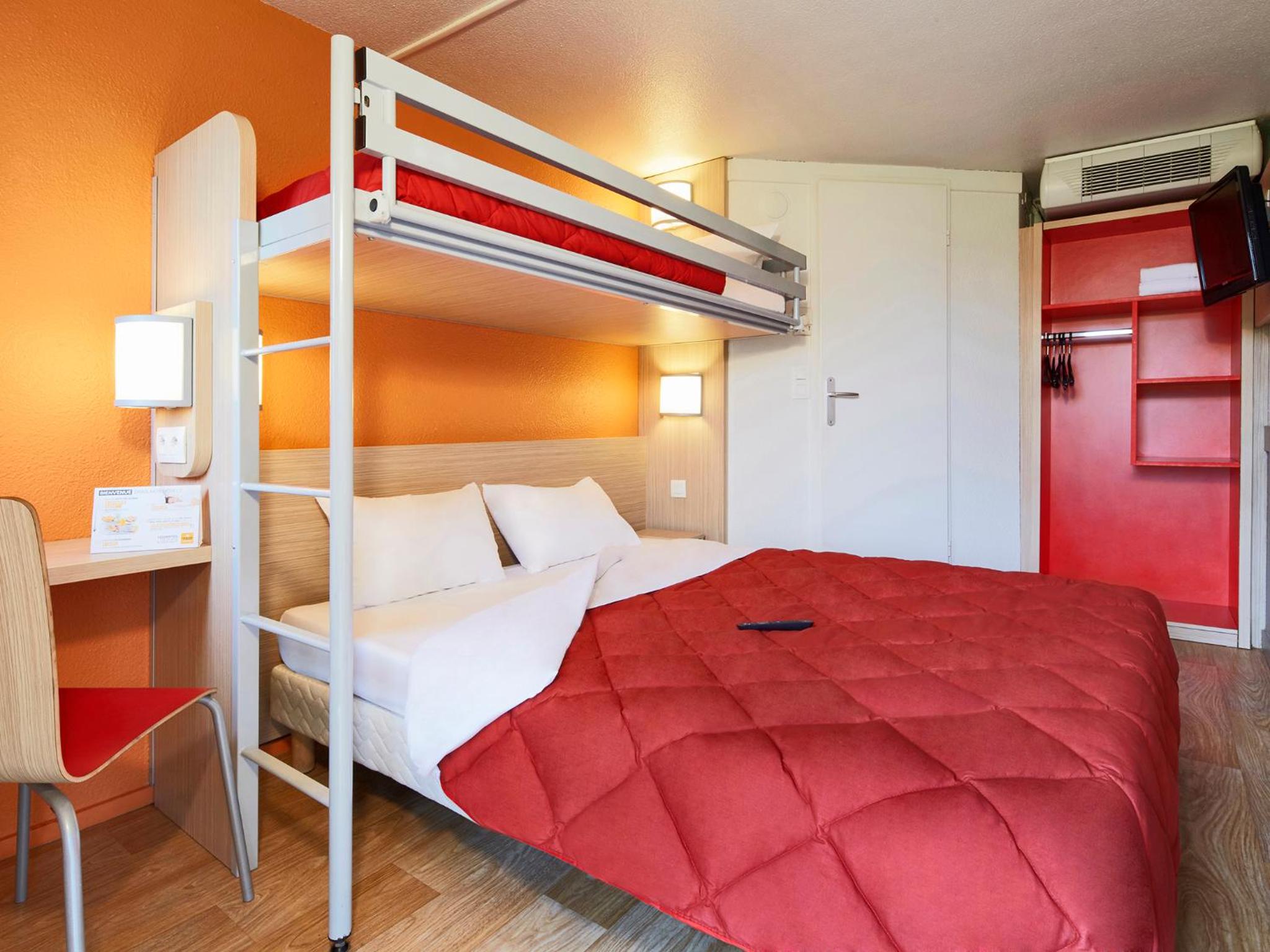 Triple Room with 1 Double + 1 Single Bed photo 3