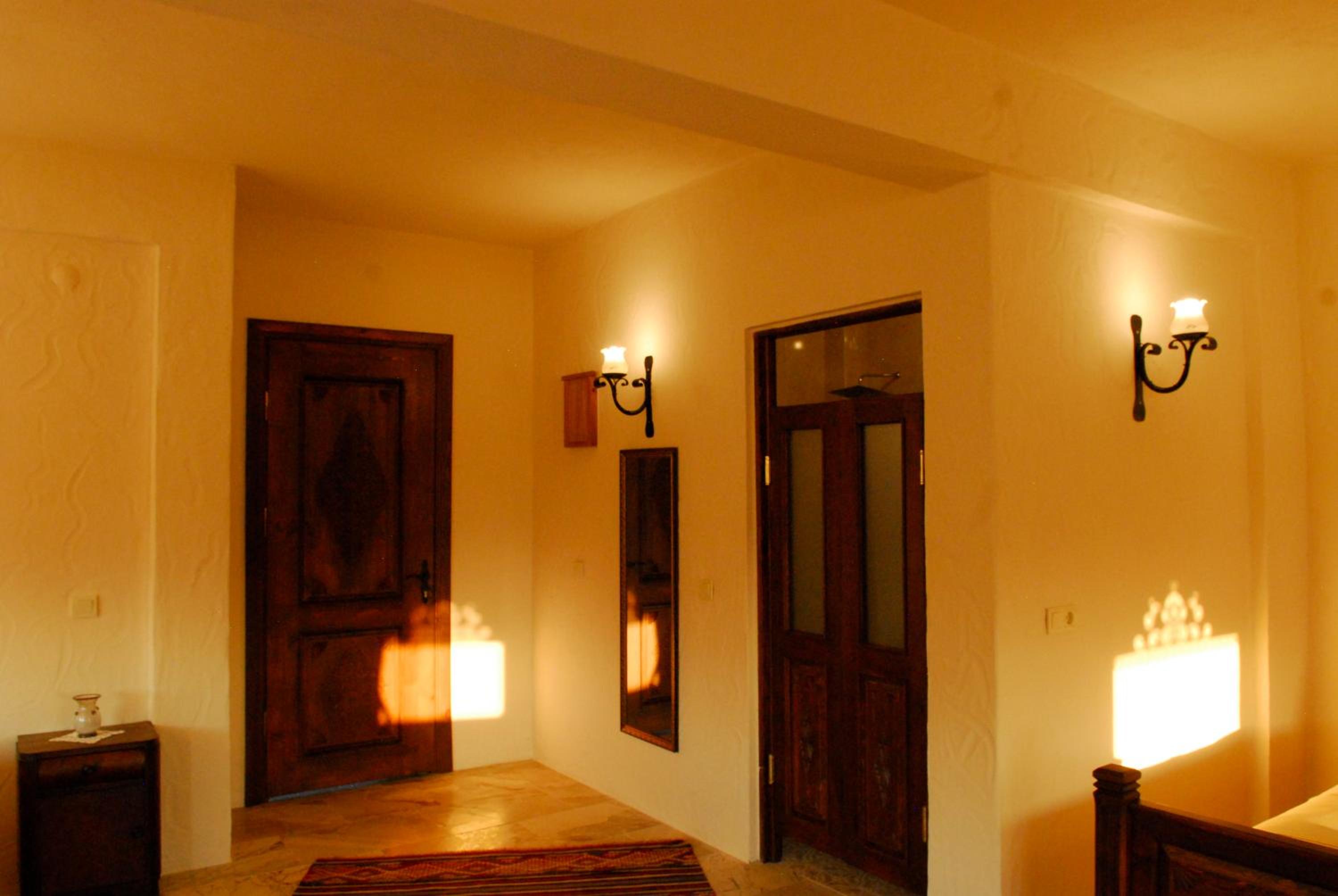 Superior Deluxe Twin Room with Jacuzzi - Photo 2