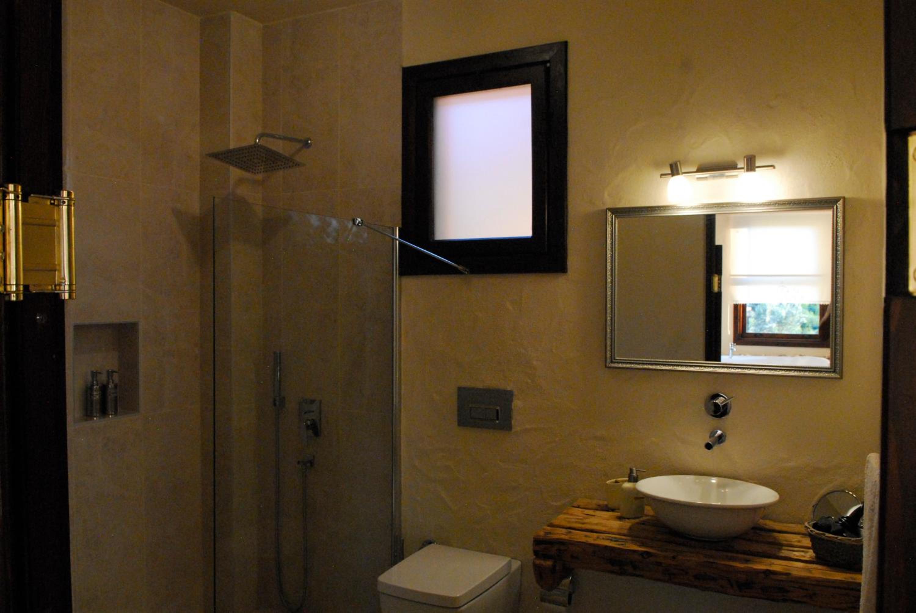 Superior Deluxe Twin Room with Jacuzzi - Photo 3