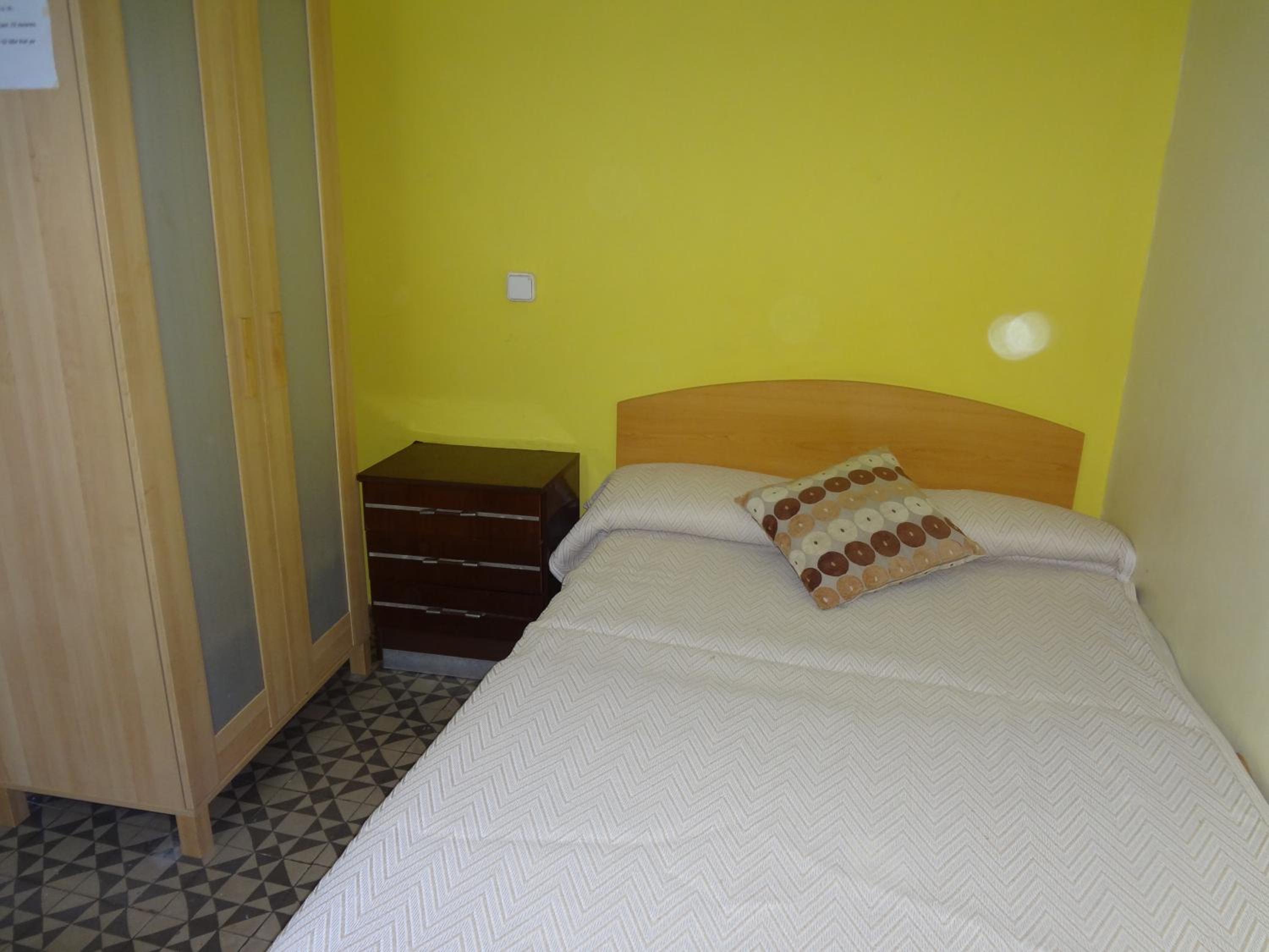 Single Room With Shared Bathroom photo 3