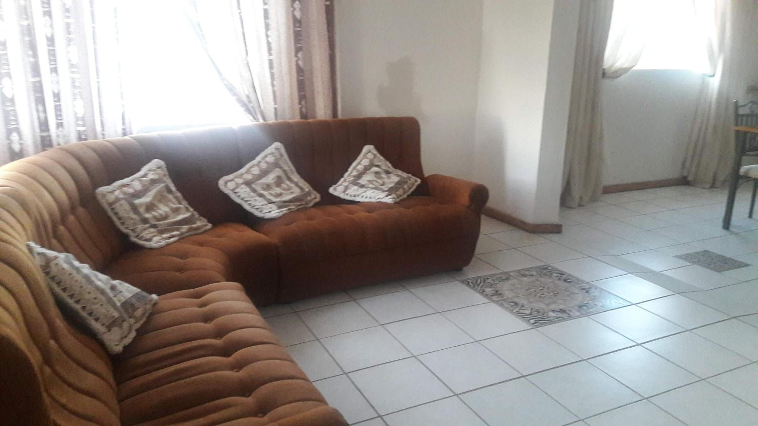 Three-Bedroom Villa - Photo 4
