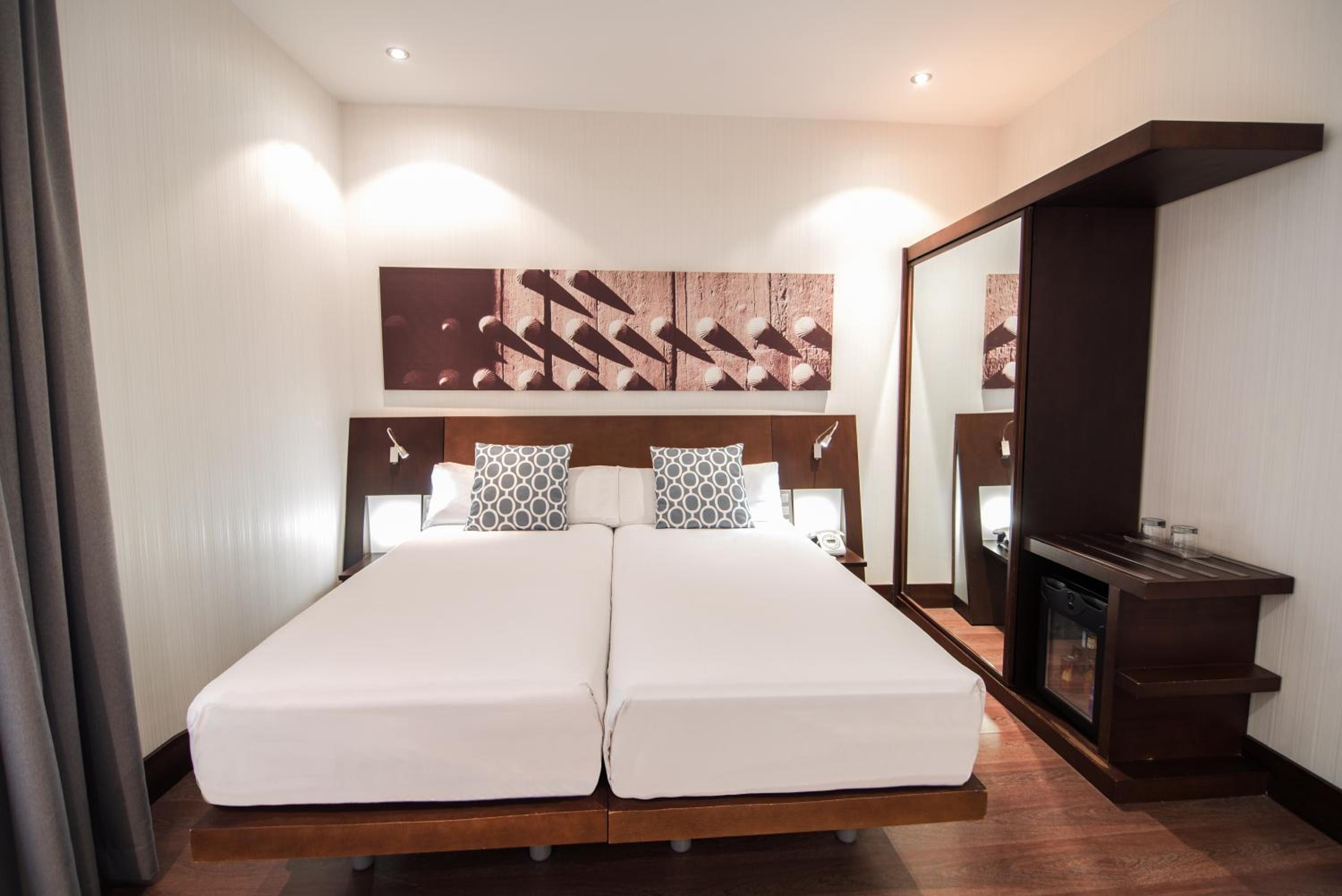 Double Room thumbnail 5