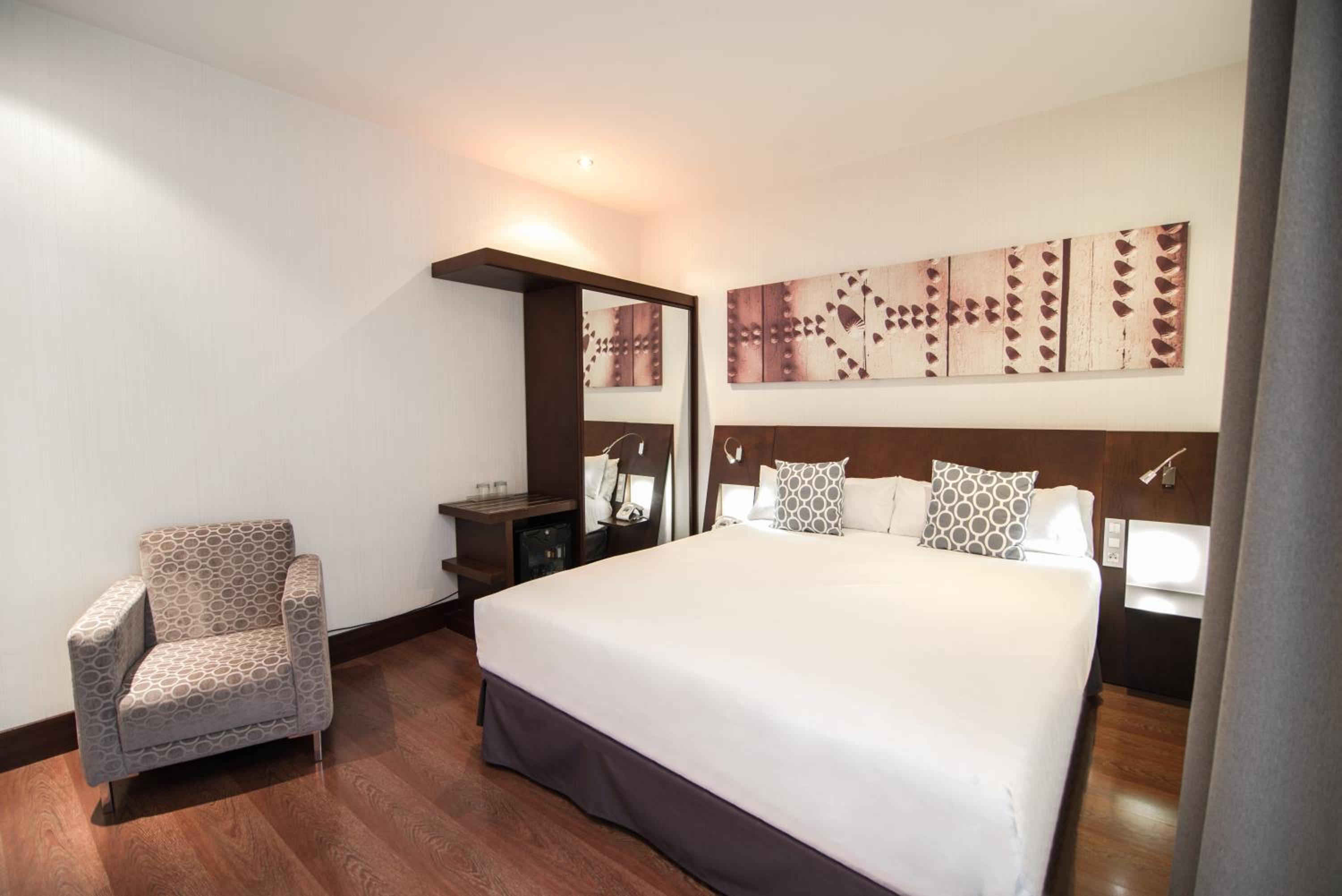 Double Room thumbnail 6