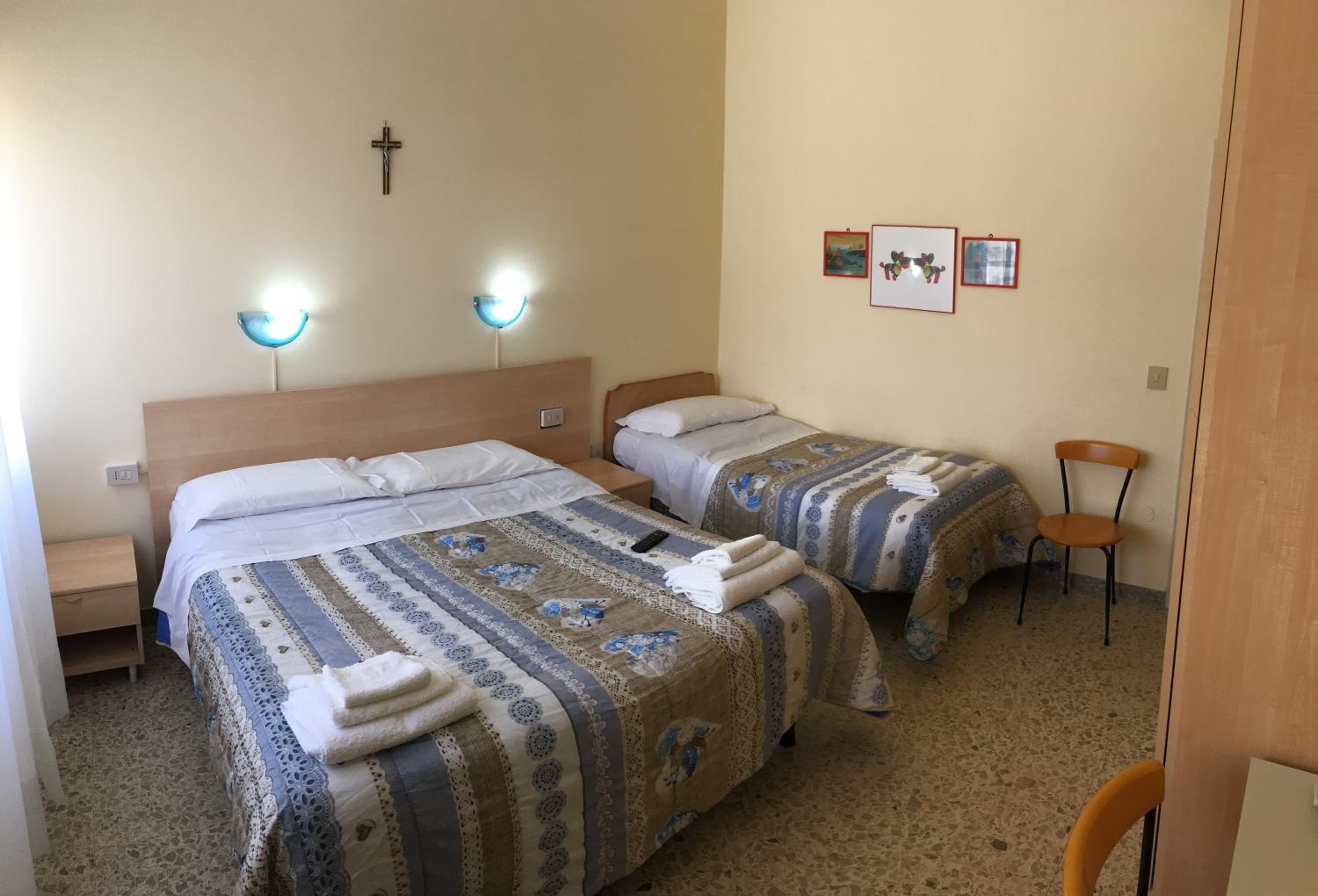 Triple Room With Shared Bathroom photo 3
