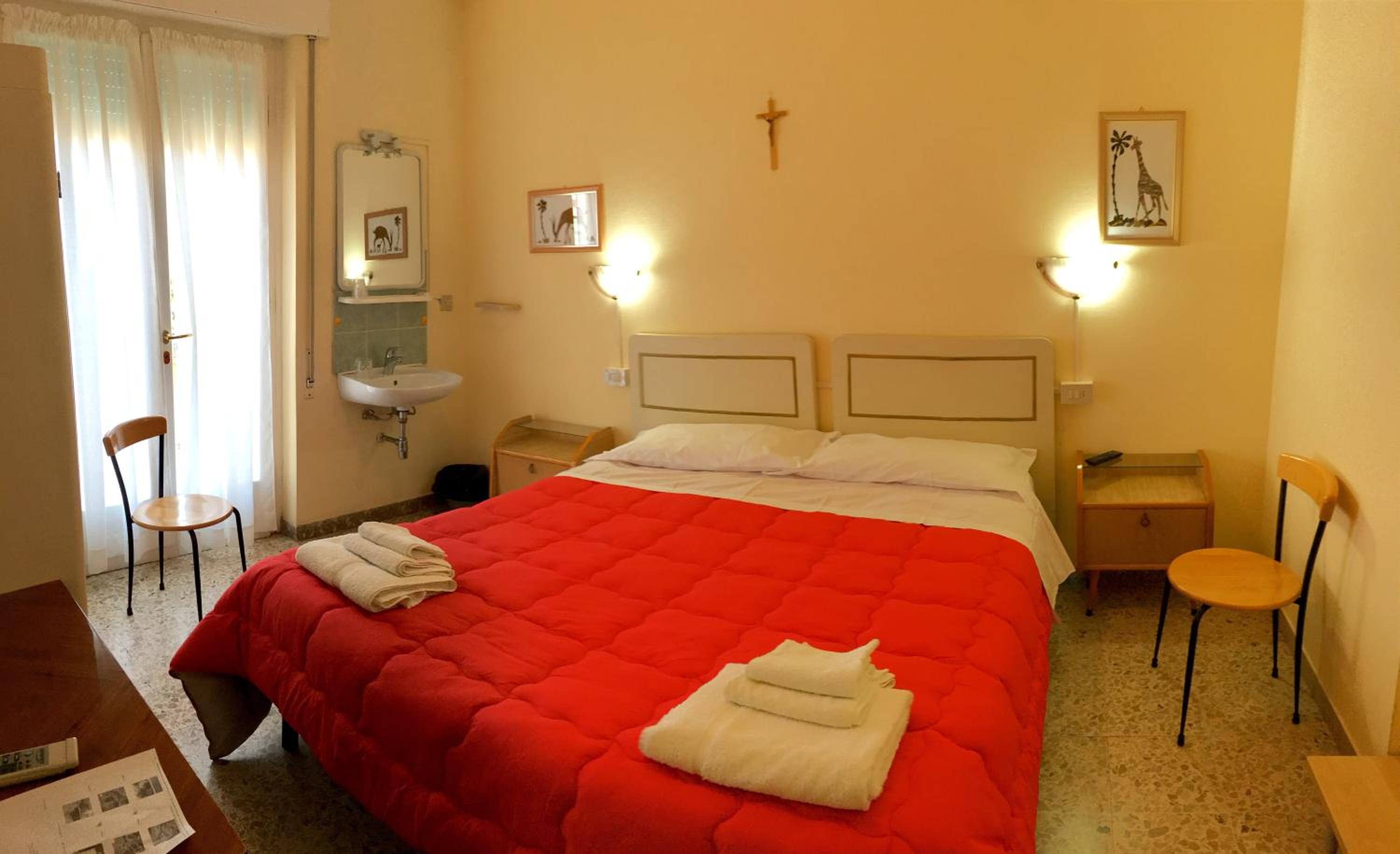 Double Or Twin Room With Shared Bathroom photo 1