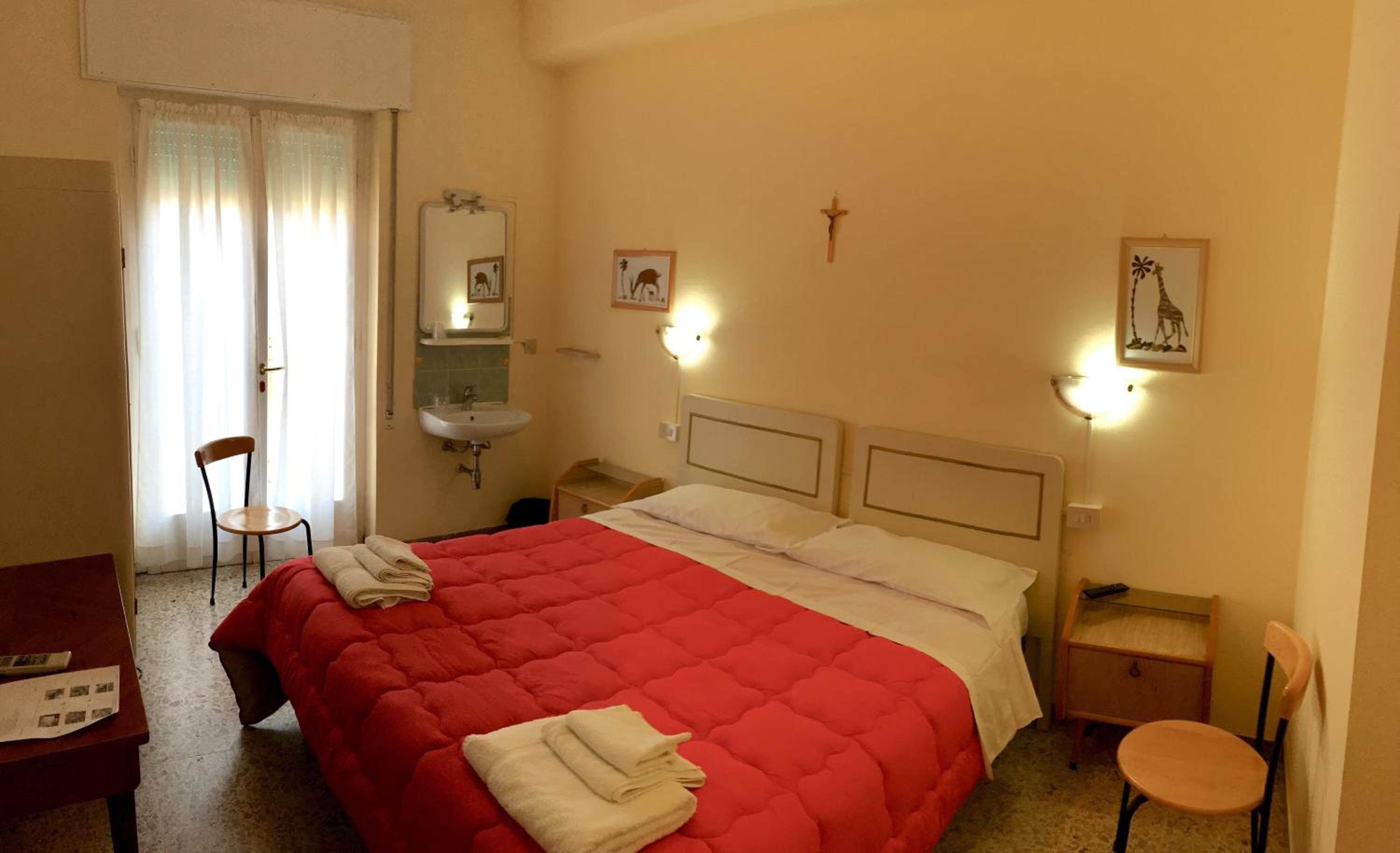 Double Or Twin Room With Shared Bathroom photo 3
