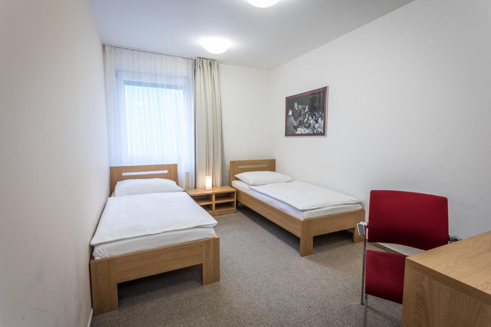 Standard Twin Room - Photo 5