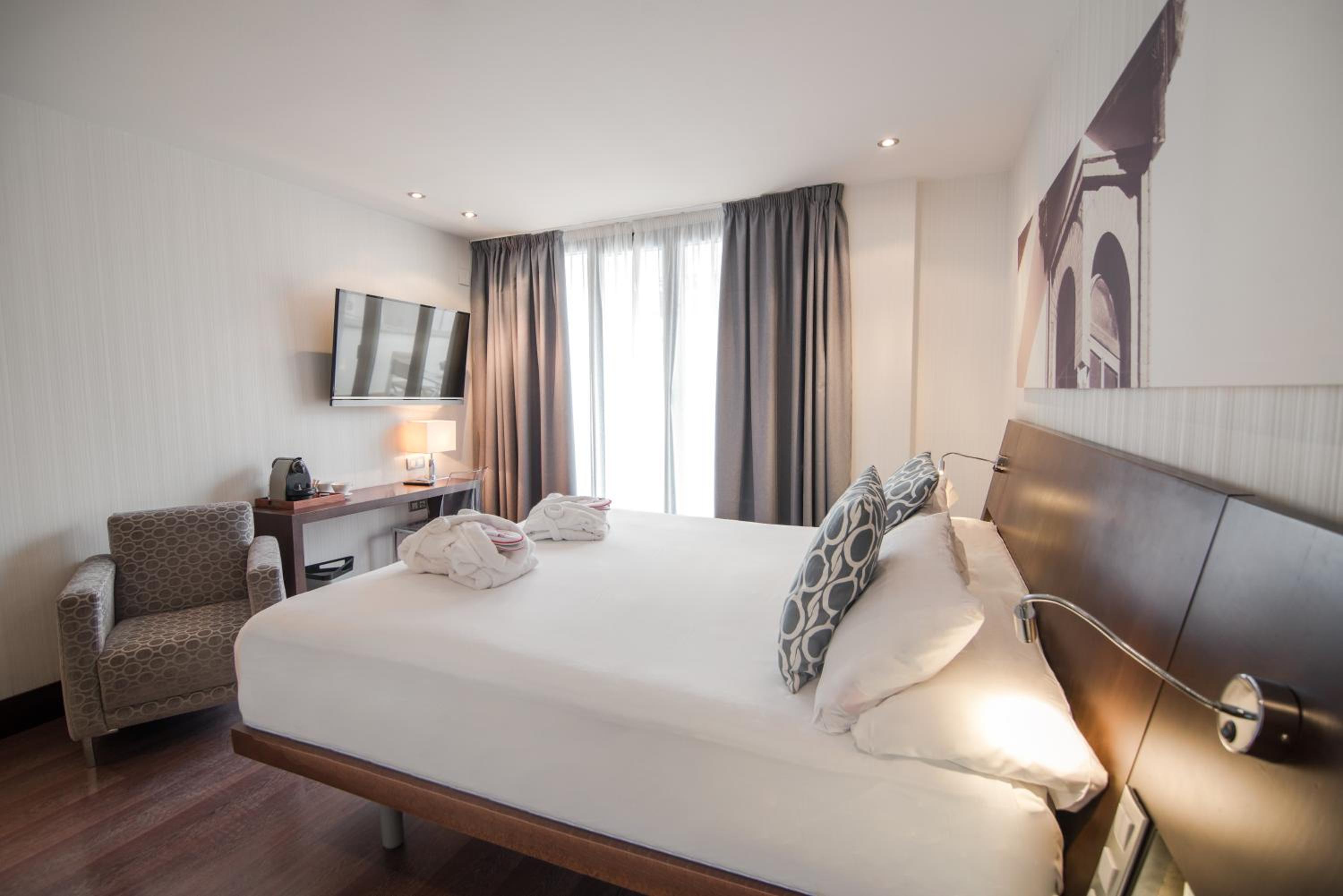 Double Room with Terrace - Photo 9