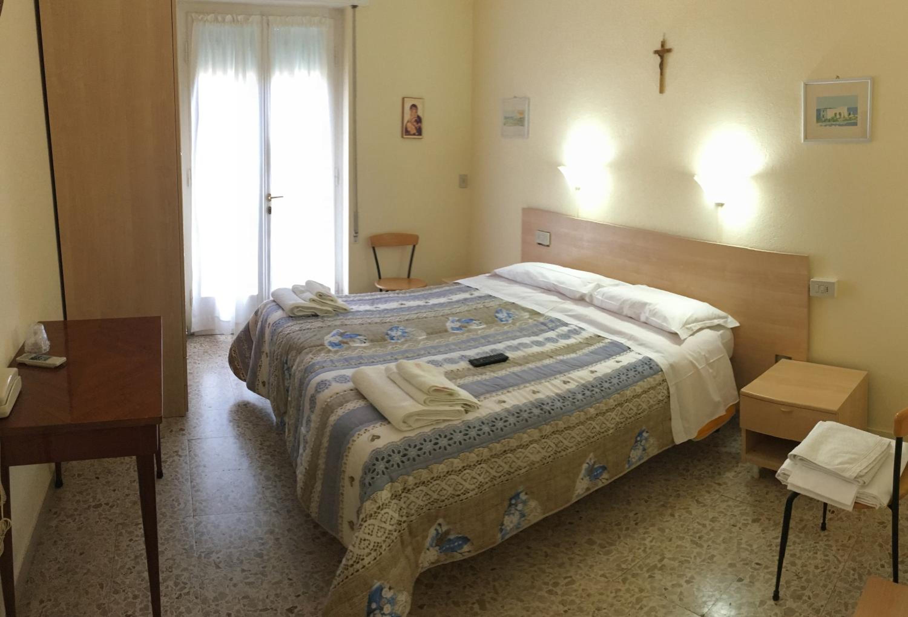 Small Double Or Twin Room photo 1