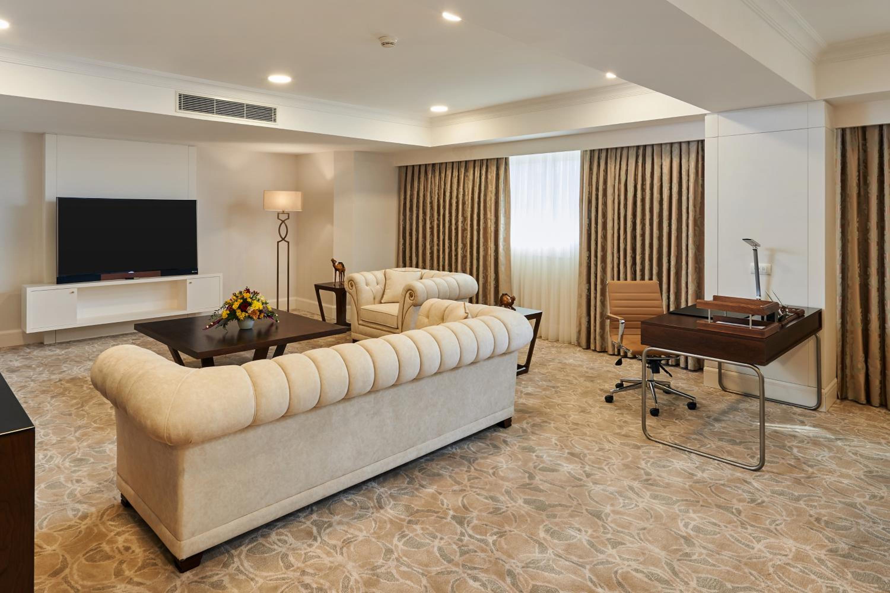 Presidential Suite with King Bed photo 3