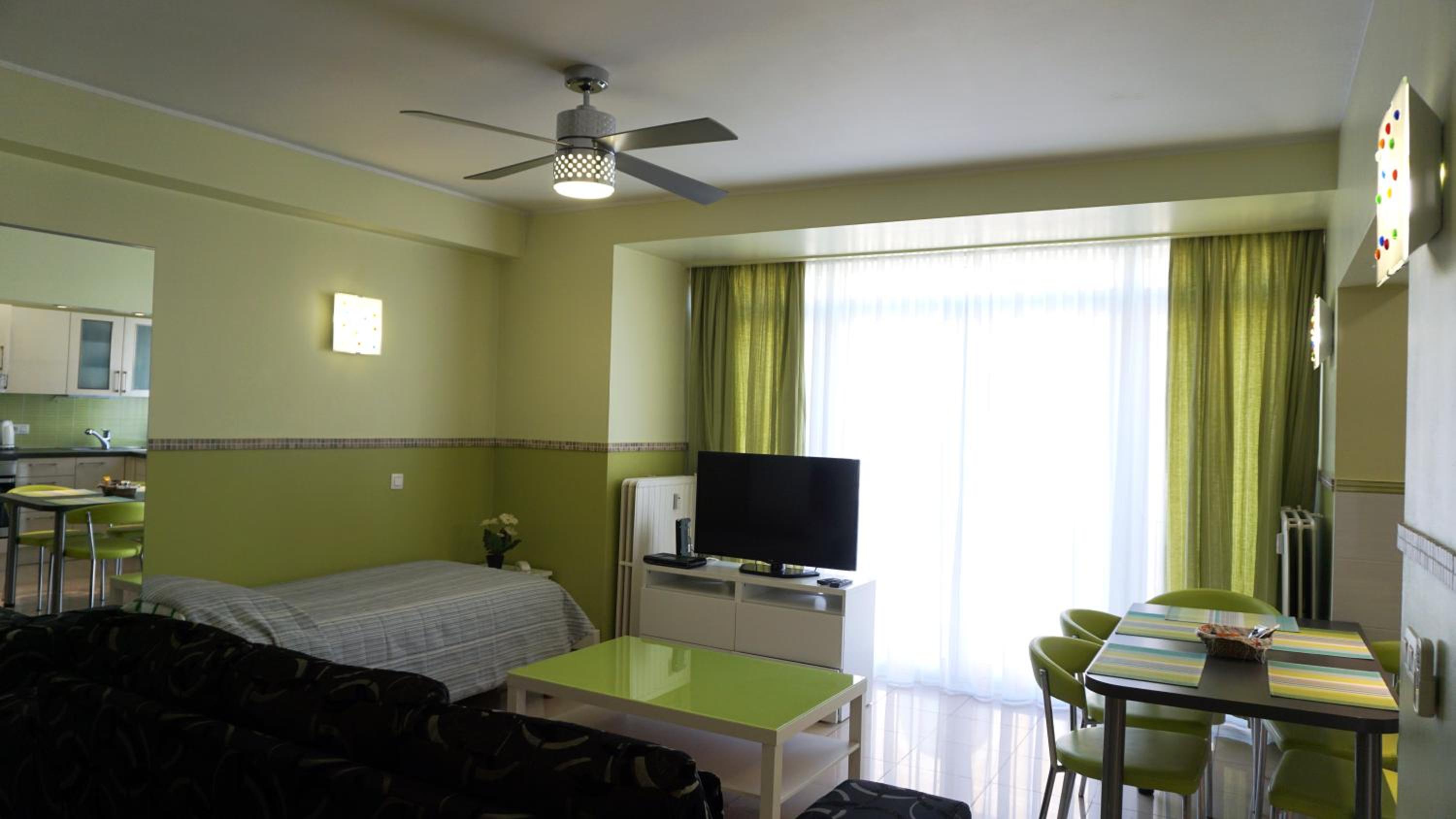 Luxury One-Bedroom Apartment photo 1