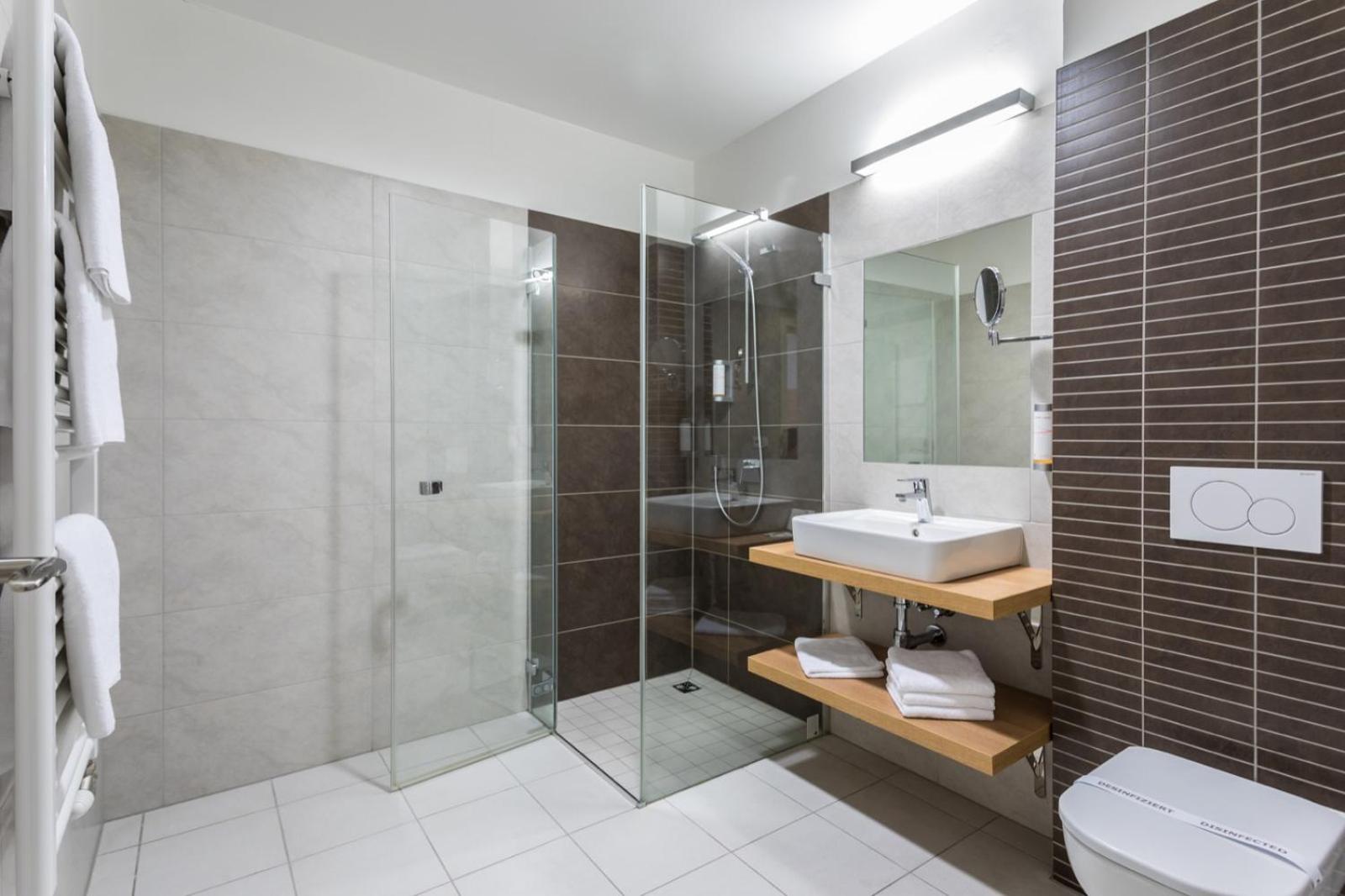 Standard Twin Room - Photo 4