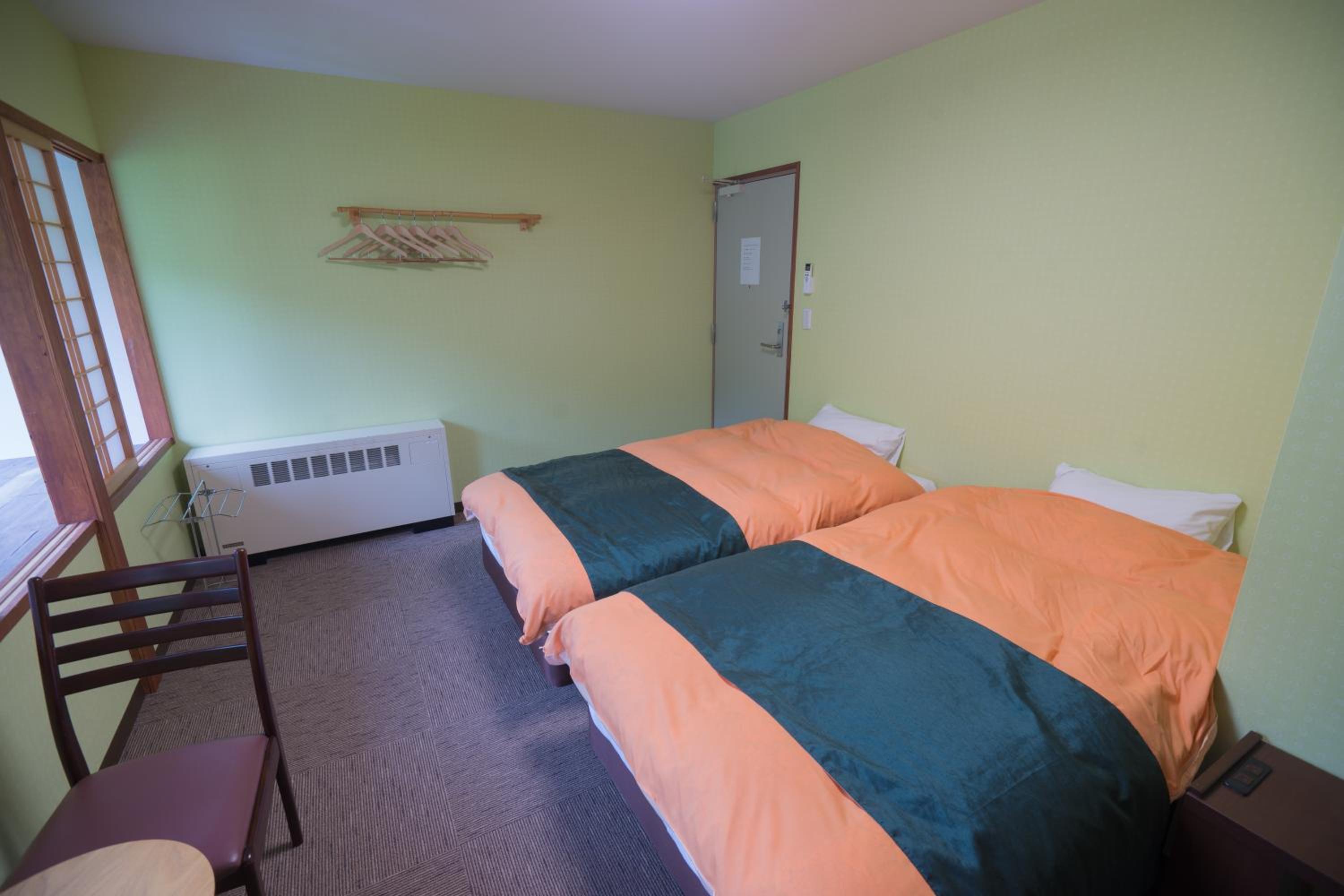 Twin Room with Private Bathroom photo 1