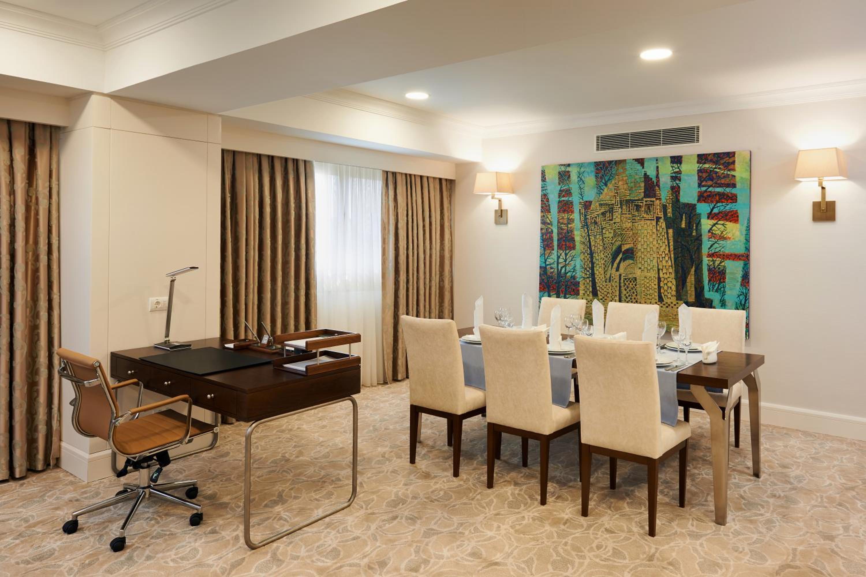 Presidential Suite with King Bed photo 2
