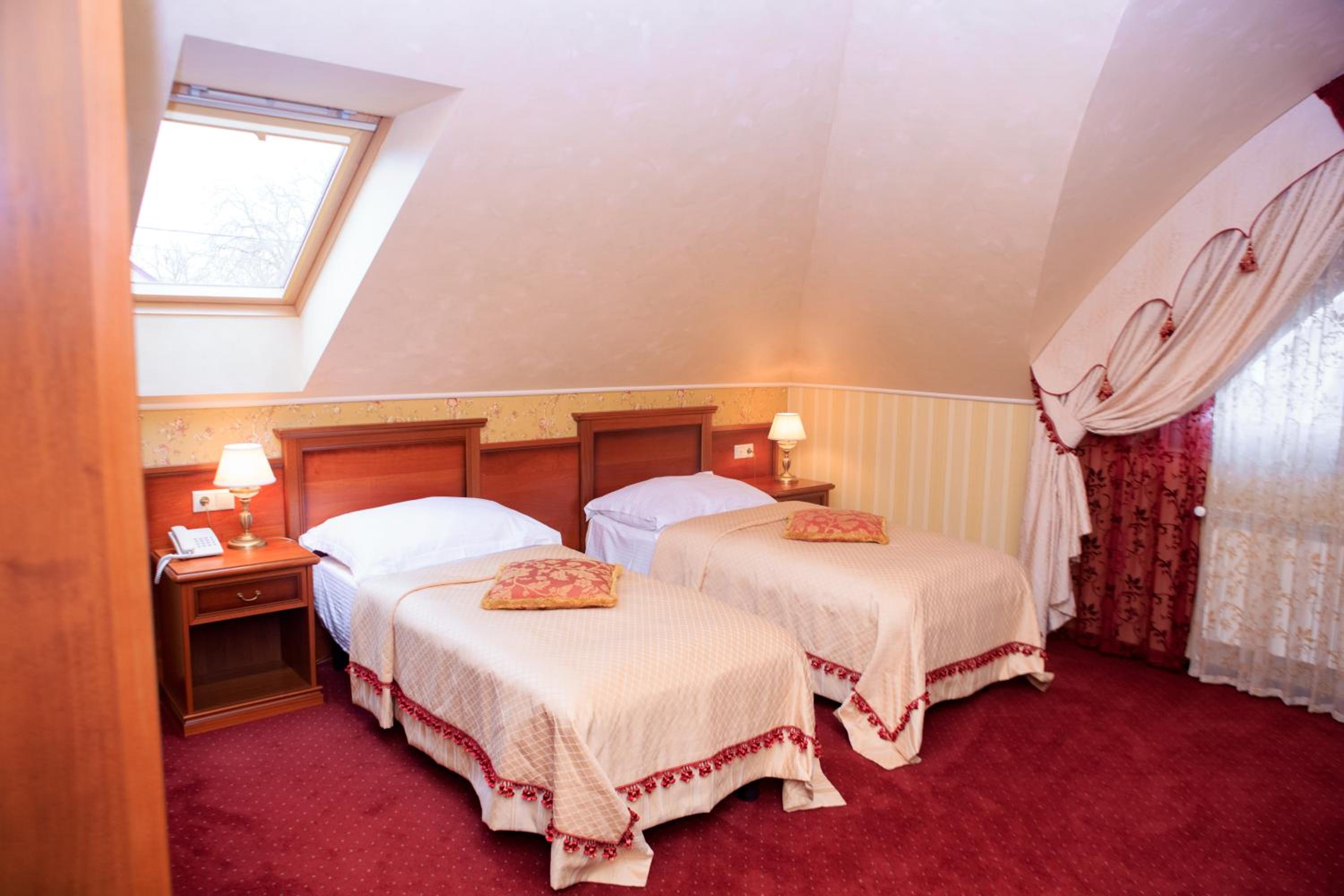 Twin Room with Shower