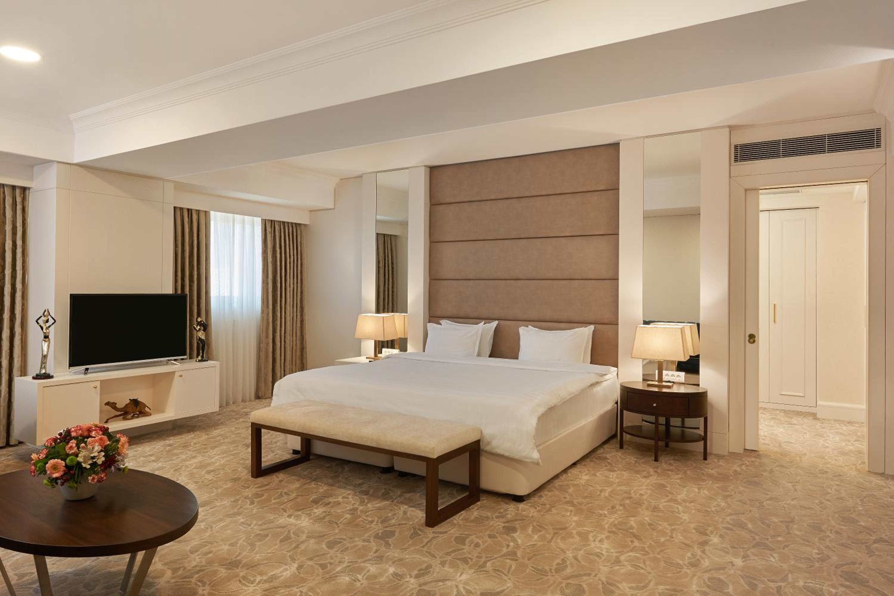 Presidential Suite with King Bed photo 1