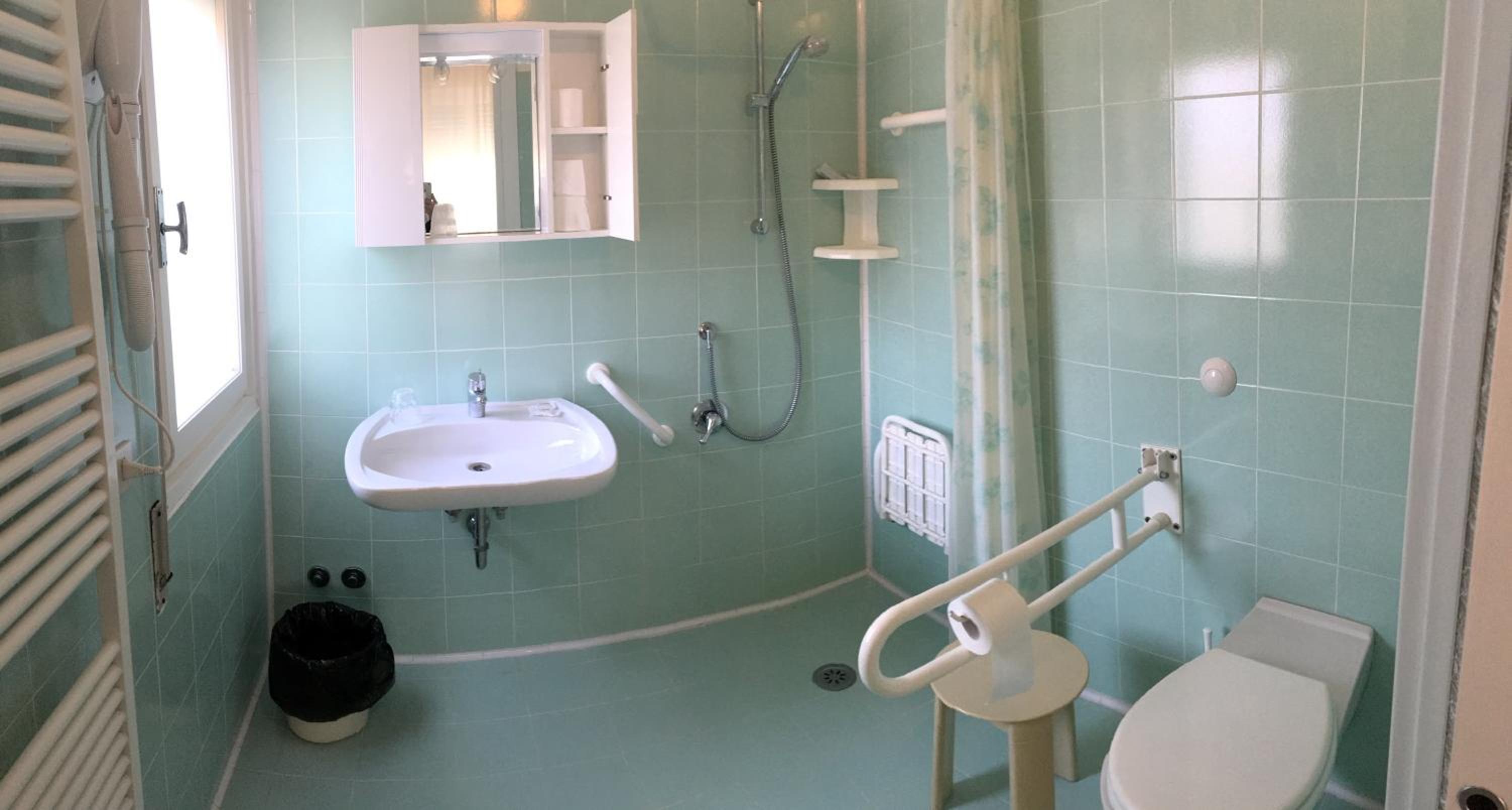Double Or Twin Room - Disability Access photo 2