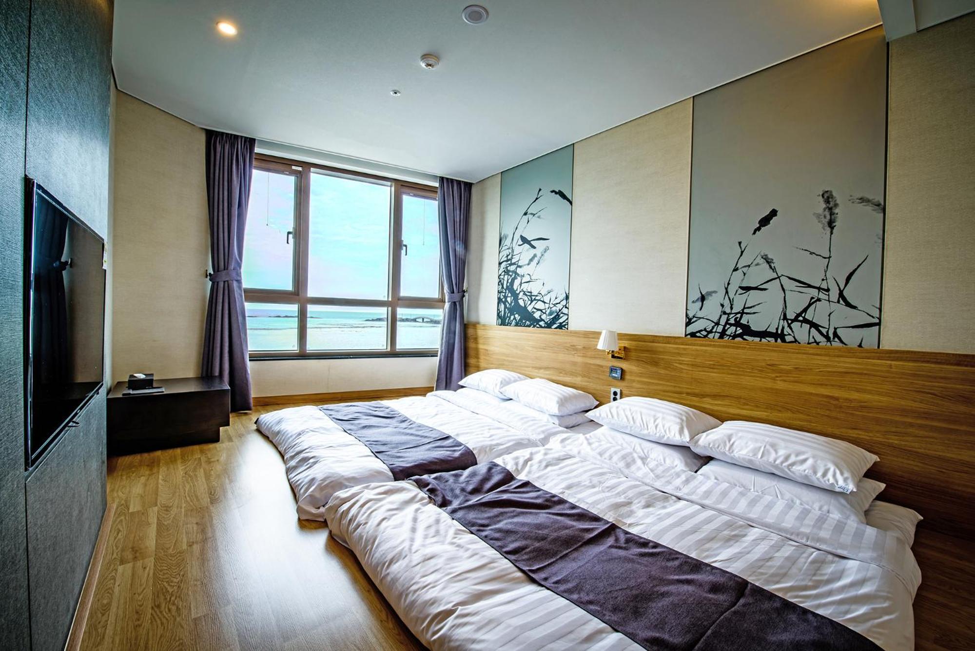 Korean-Style Deluxe Ondol Room with Sea View