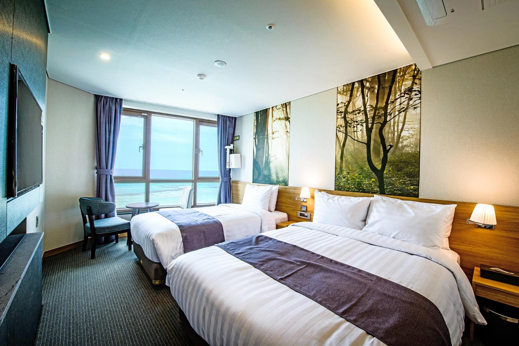 Deluxe Twin Room with Sea View