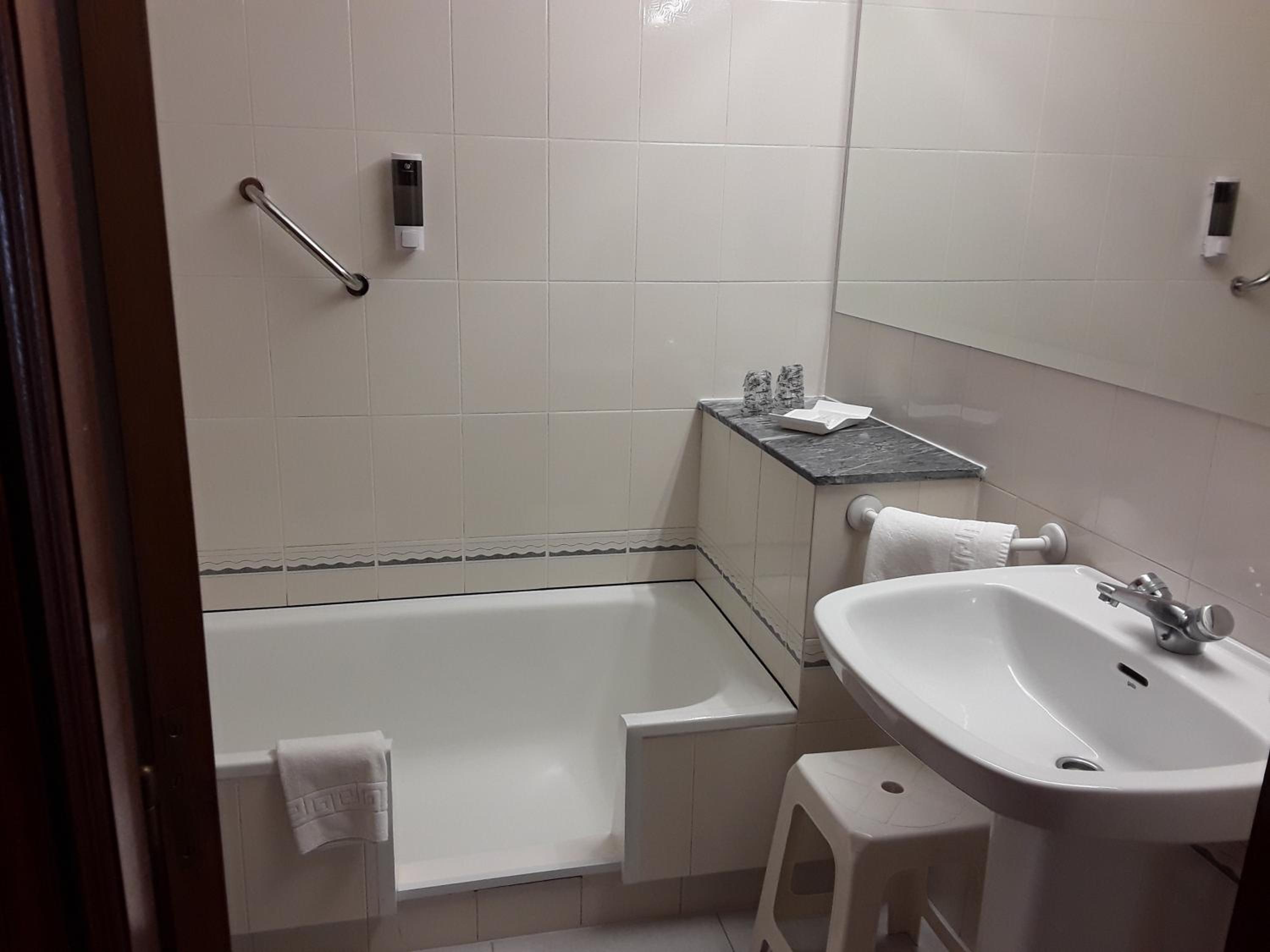 Double or Twin Room photo 2