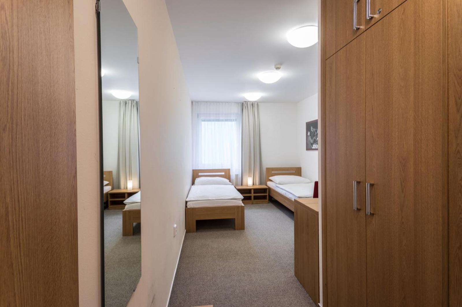 Standard Twin Room - Photo 1