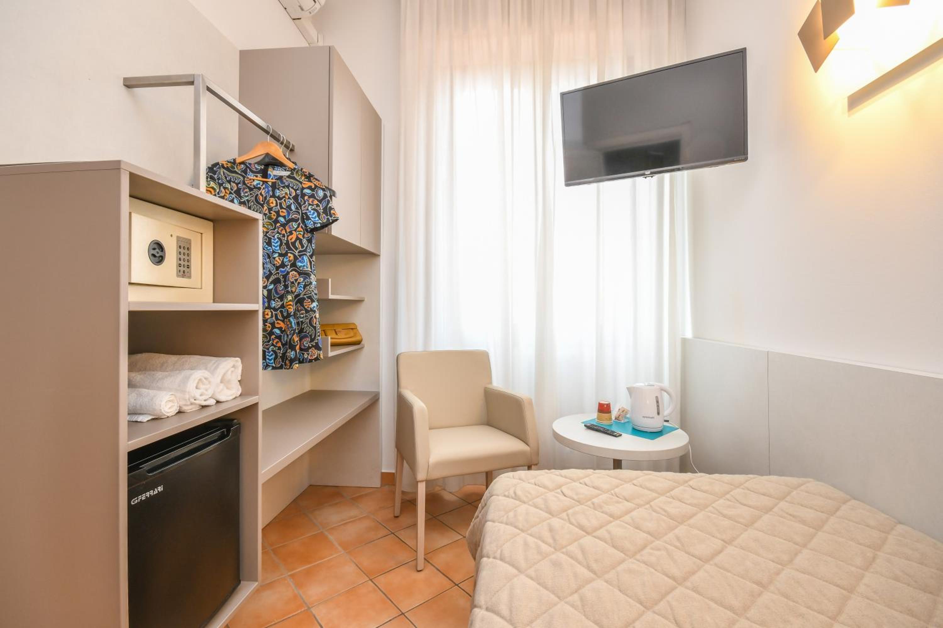 Single Room photo 3