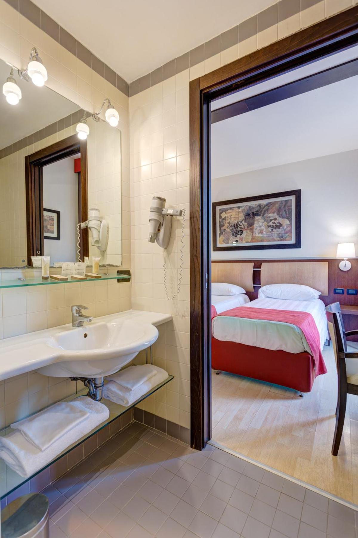 Classic Twin Room - Photo 5