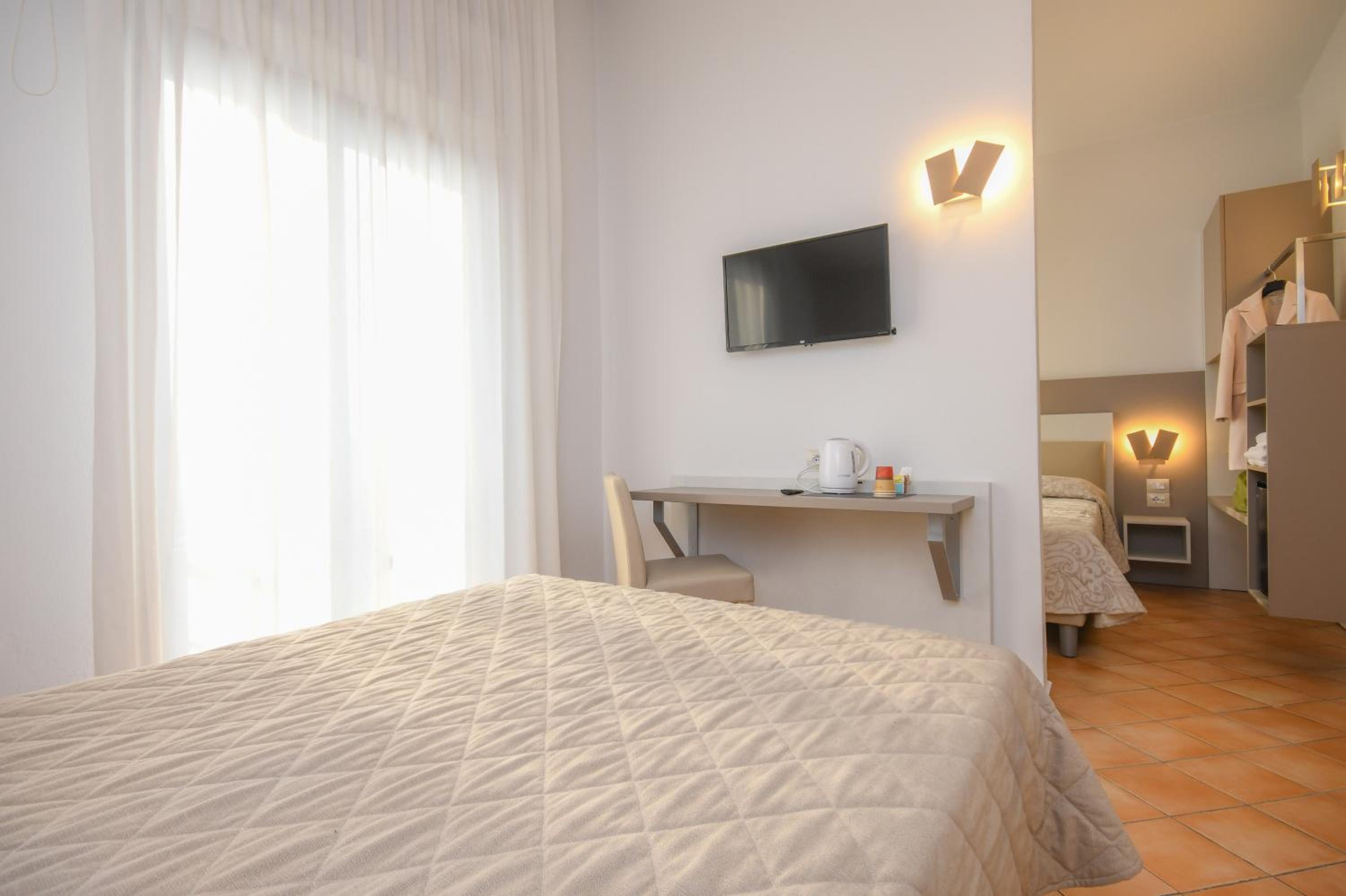 Quadruple Room - Photo 3