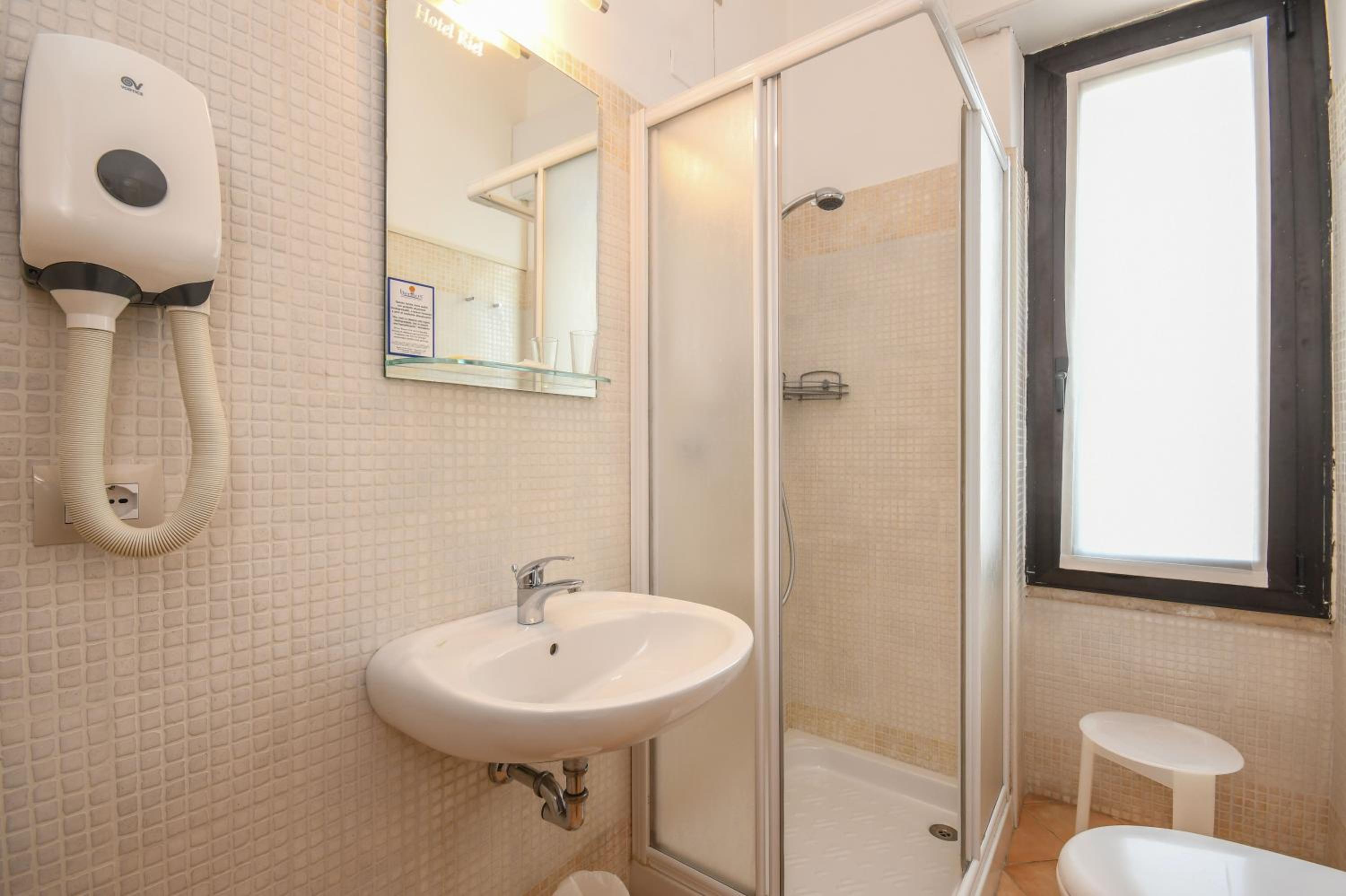 Quadruple Room - Photo 4