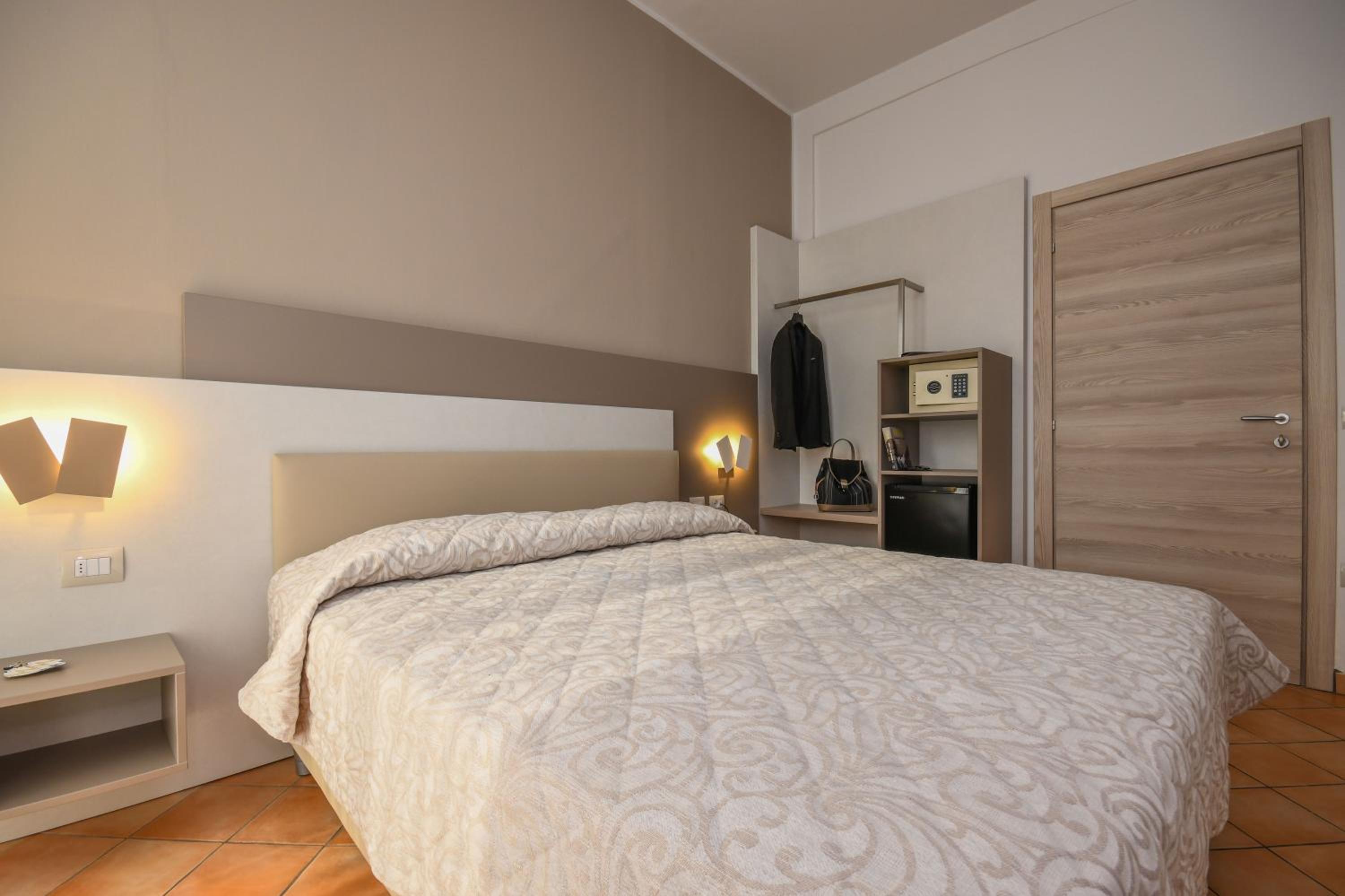 Quadruple Room - Photo 5
