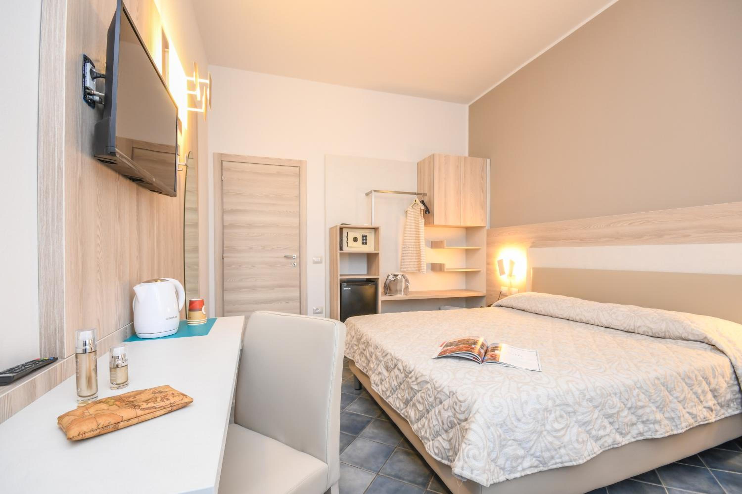 Triple Room - Photo 9