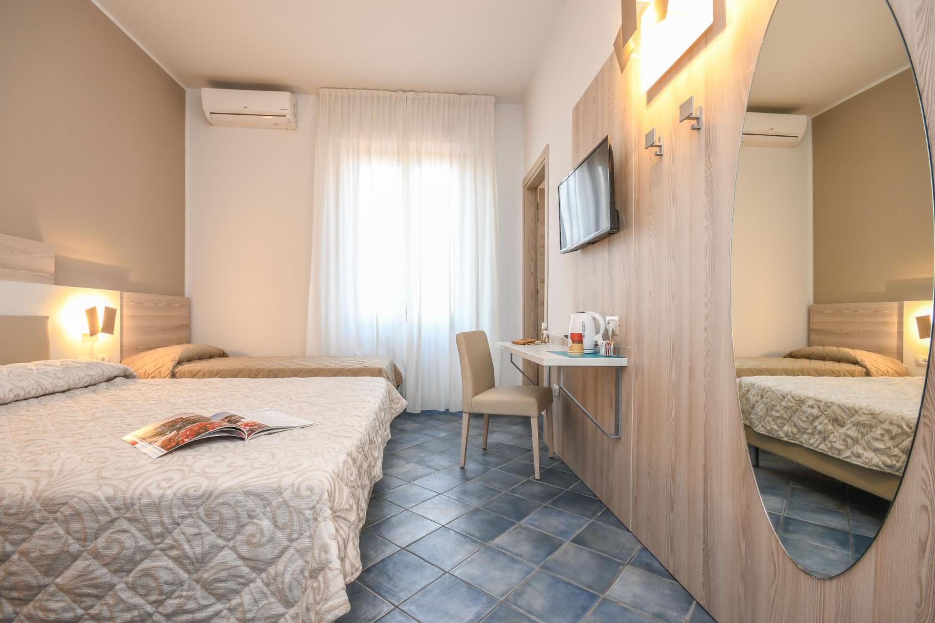 Triple Room - Photo 2