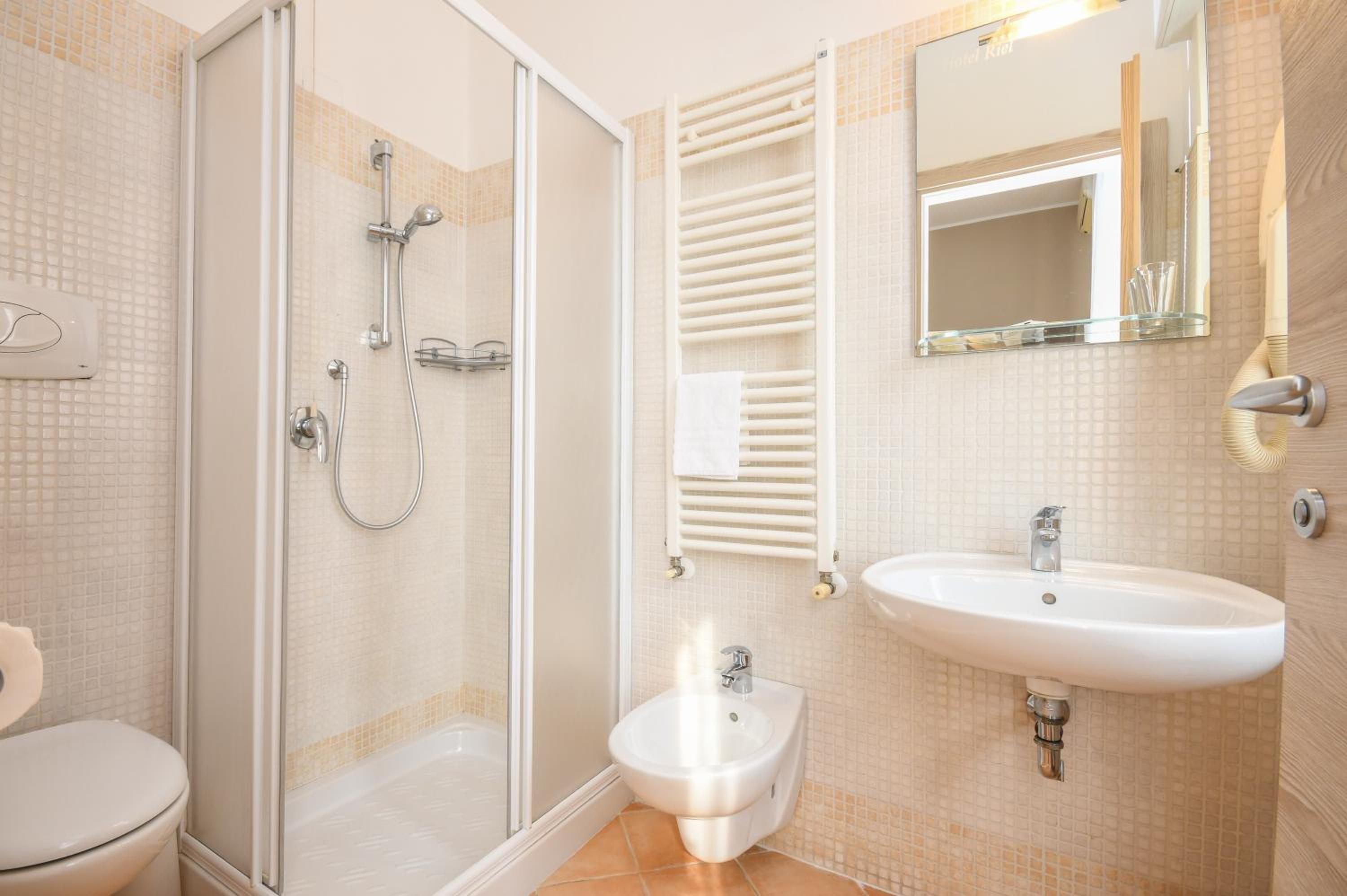Double Room - Photo 14