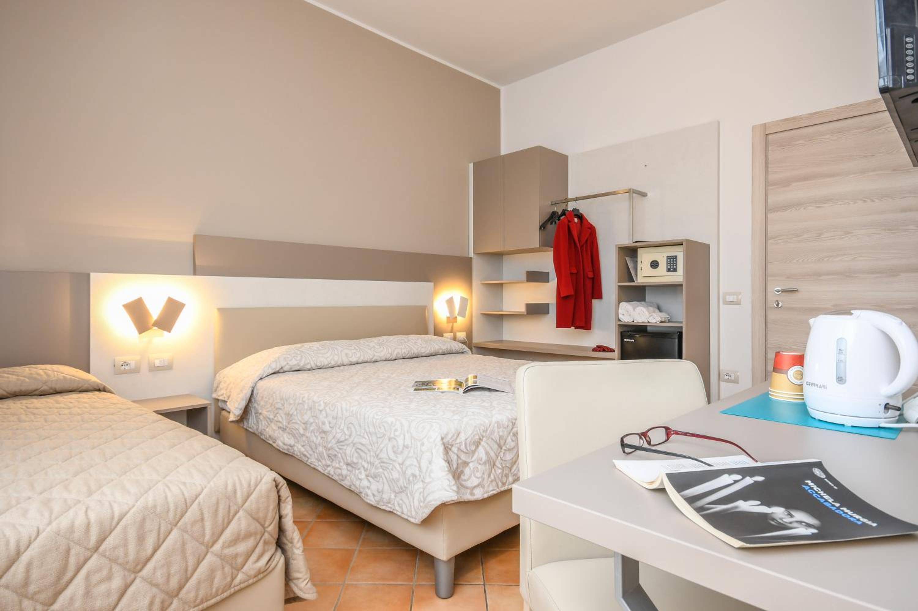 Triple Room - Photo 7