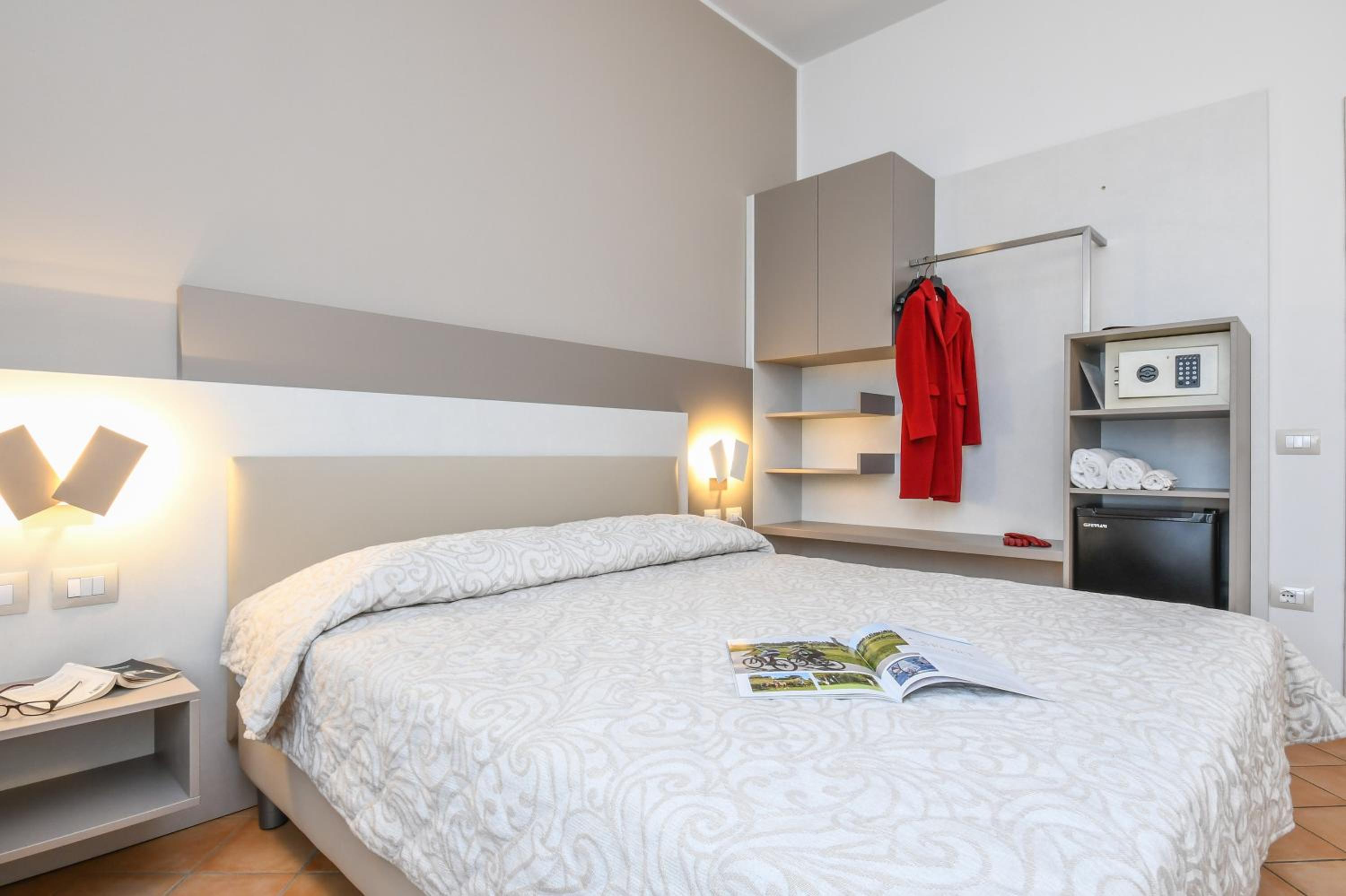 Double Room - Photo 8