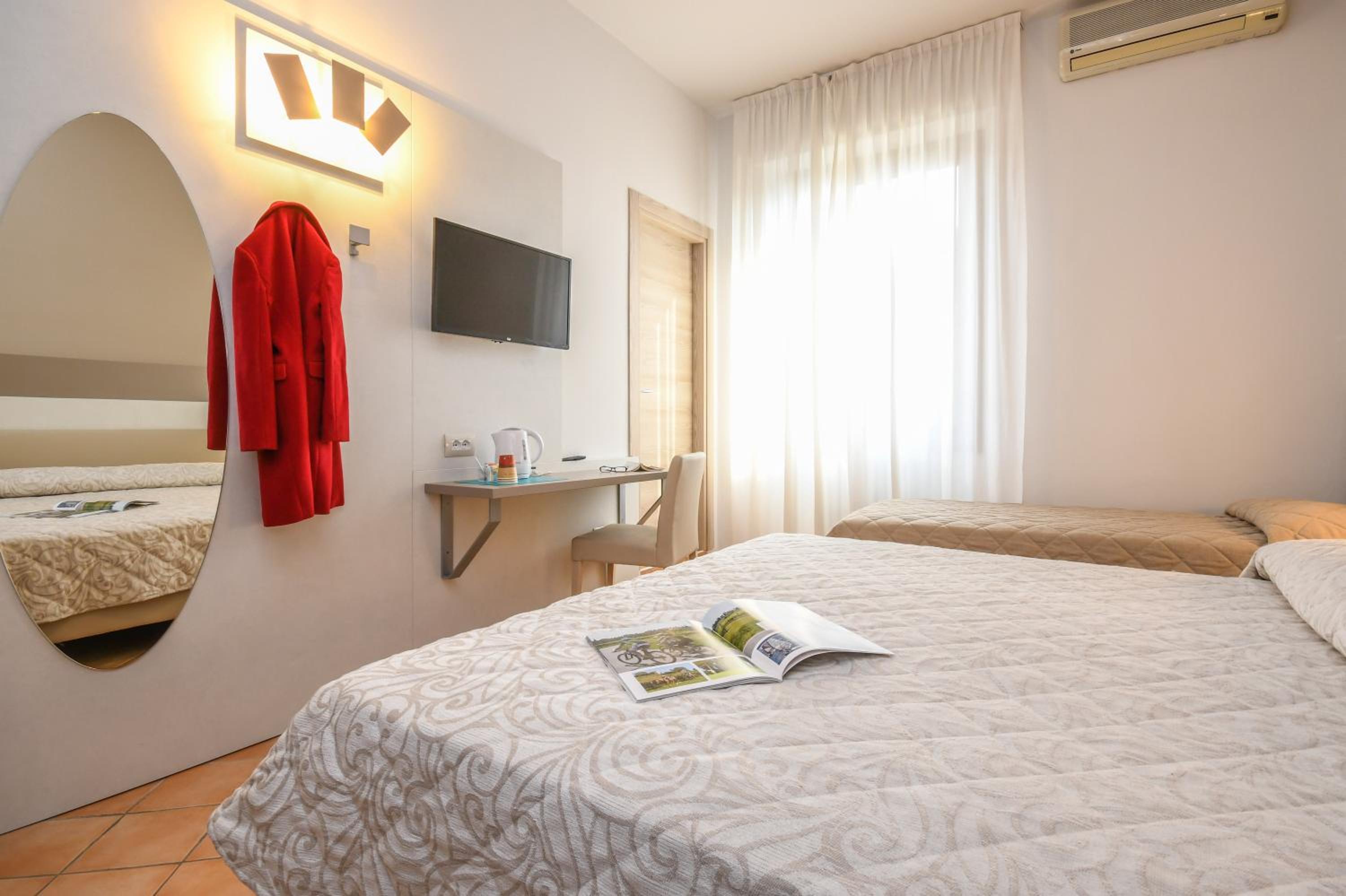 Triple Room - Photo 13
