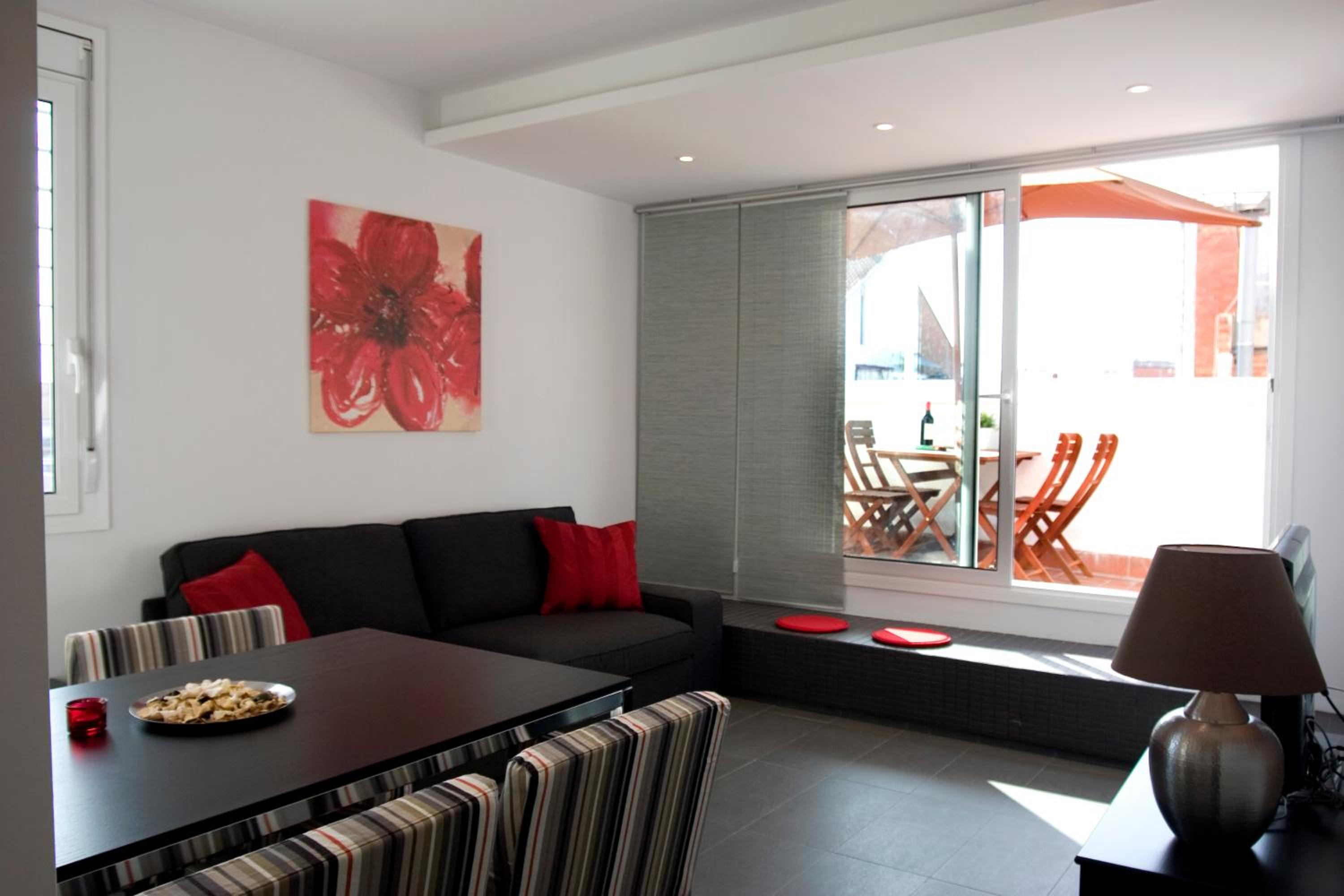 Deluxe One-Bedroom Apartment with Terrace photo 2