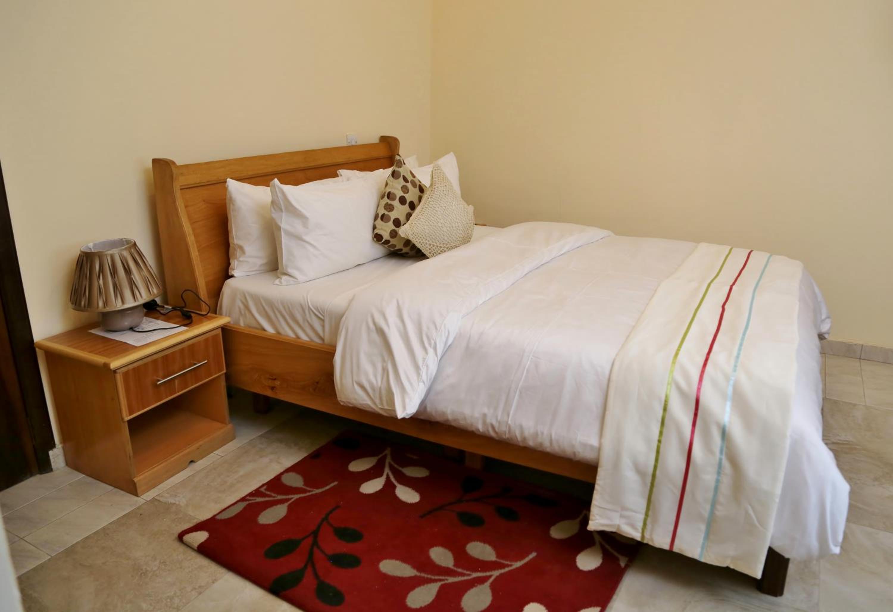 Standard Queen Room photo 3