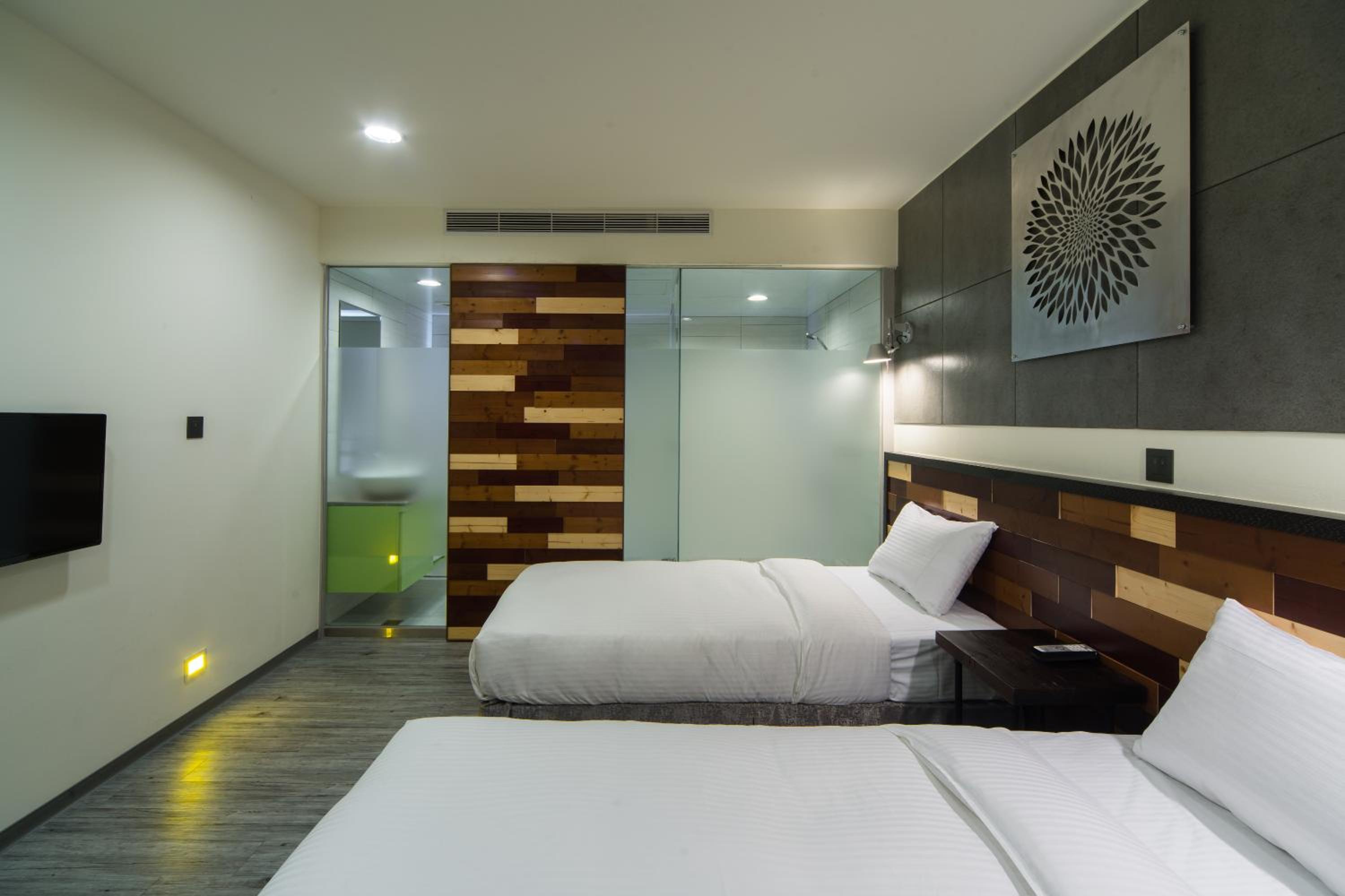 Double Room - No Window photo 3