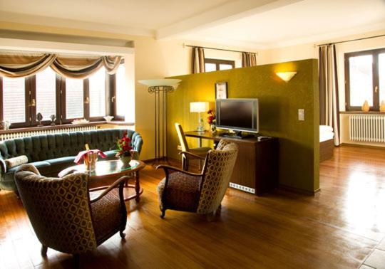 Honeymoon Suite photo 2