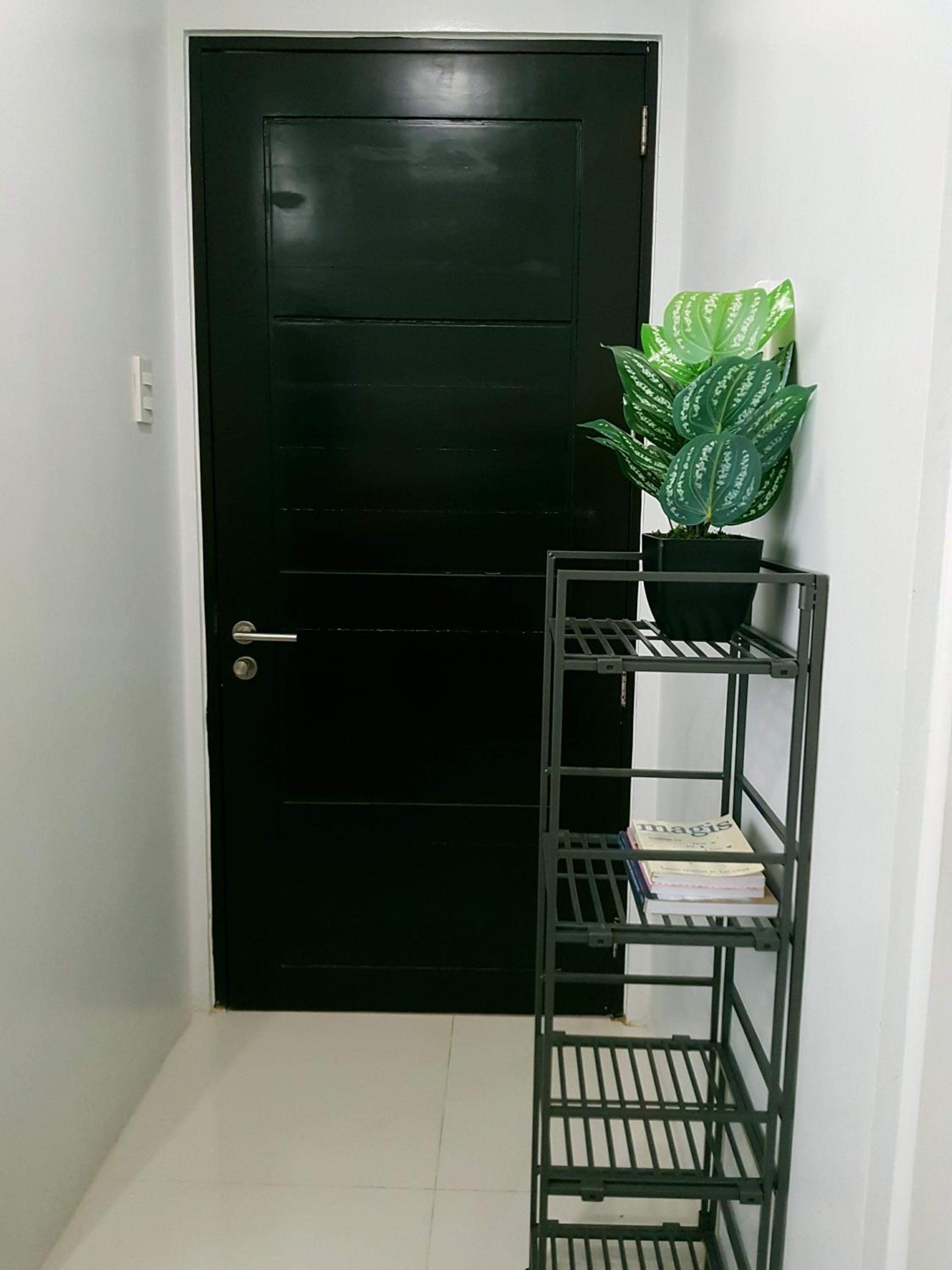 One-Bedroom Apartment - Photo 11