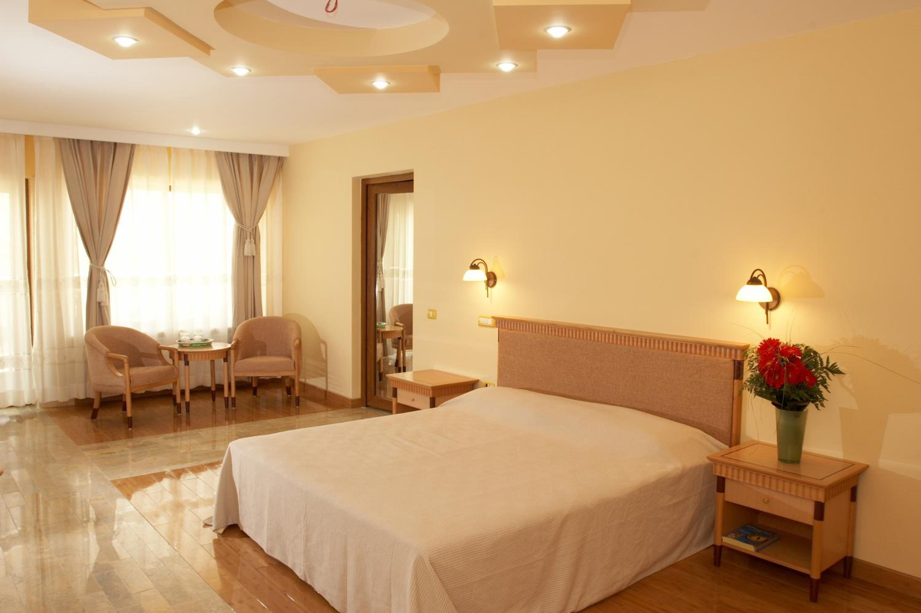 Standard Double Room - Photo 3