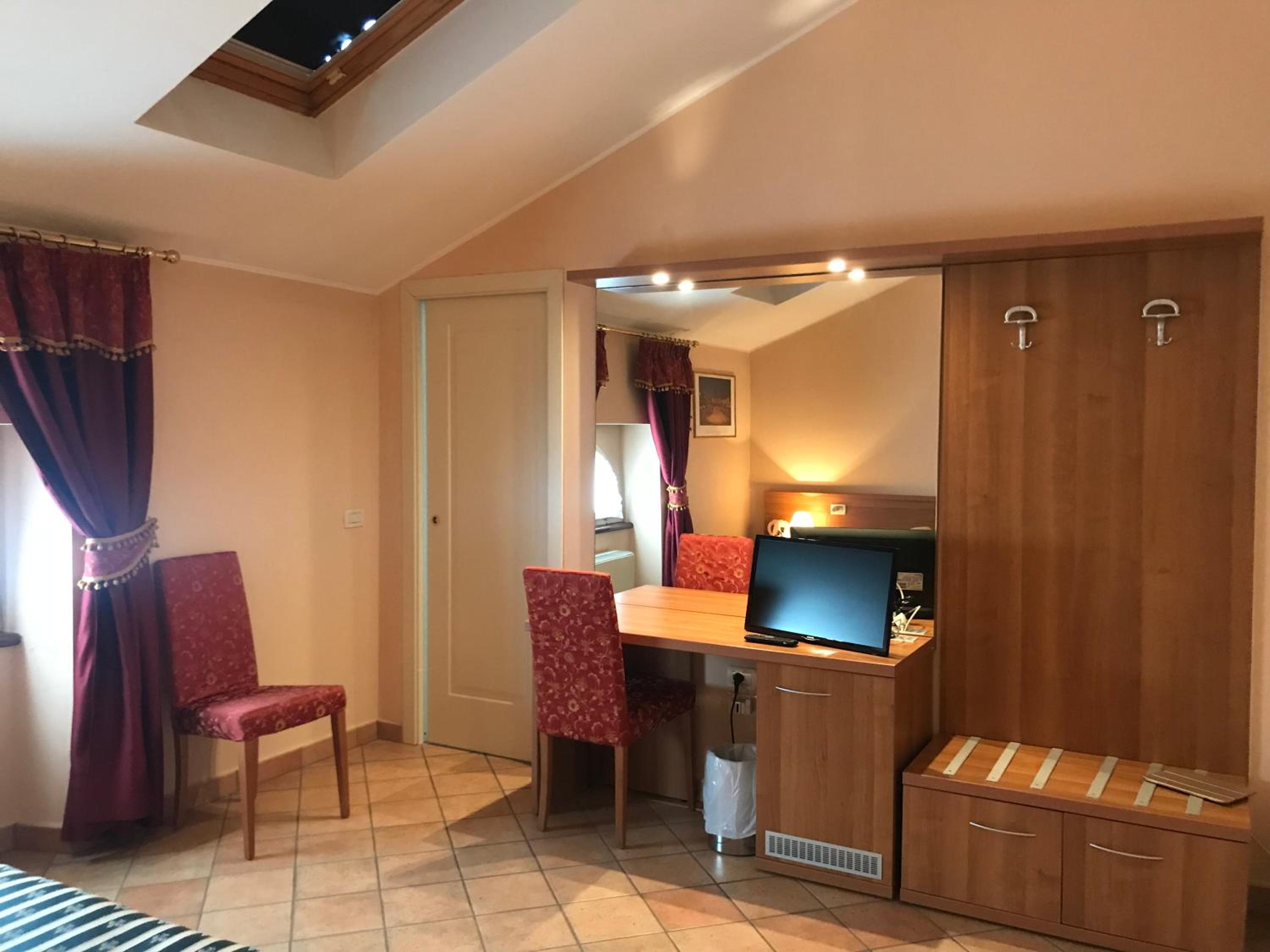 Double or Twin Room photo 2