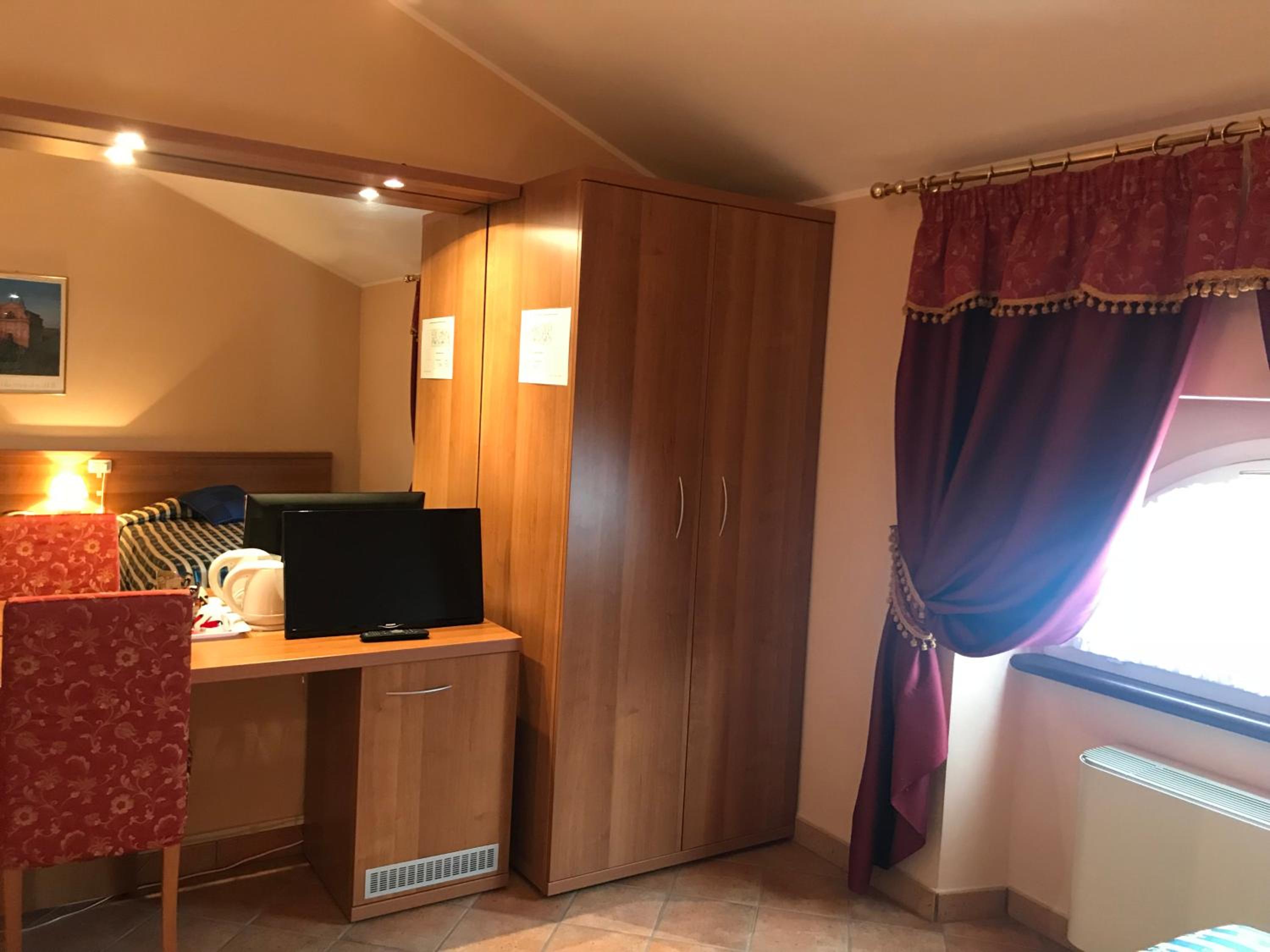 Single Room photo 2