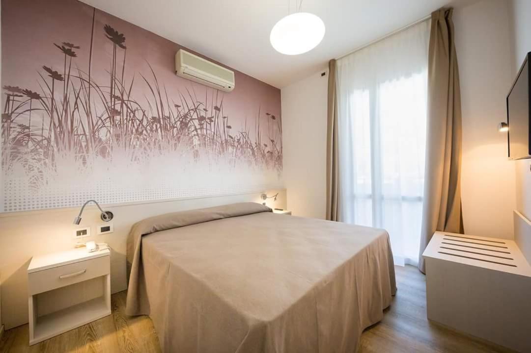 Junior Suite with Partial Sea View - Photo 1