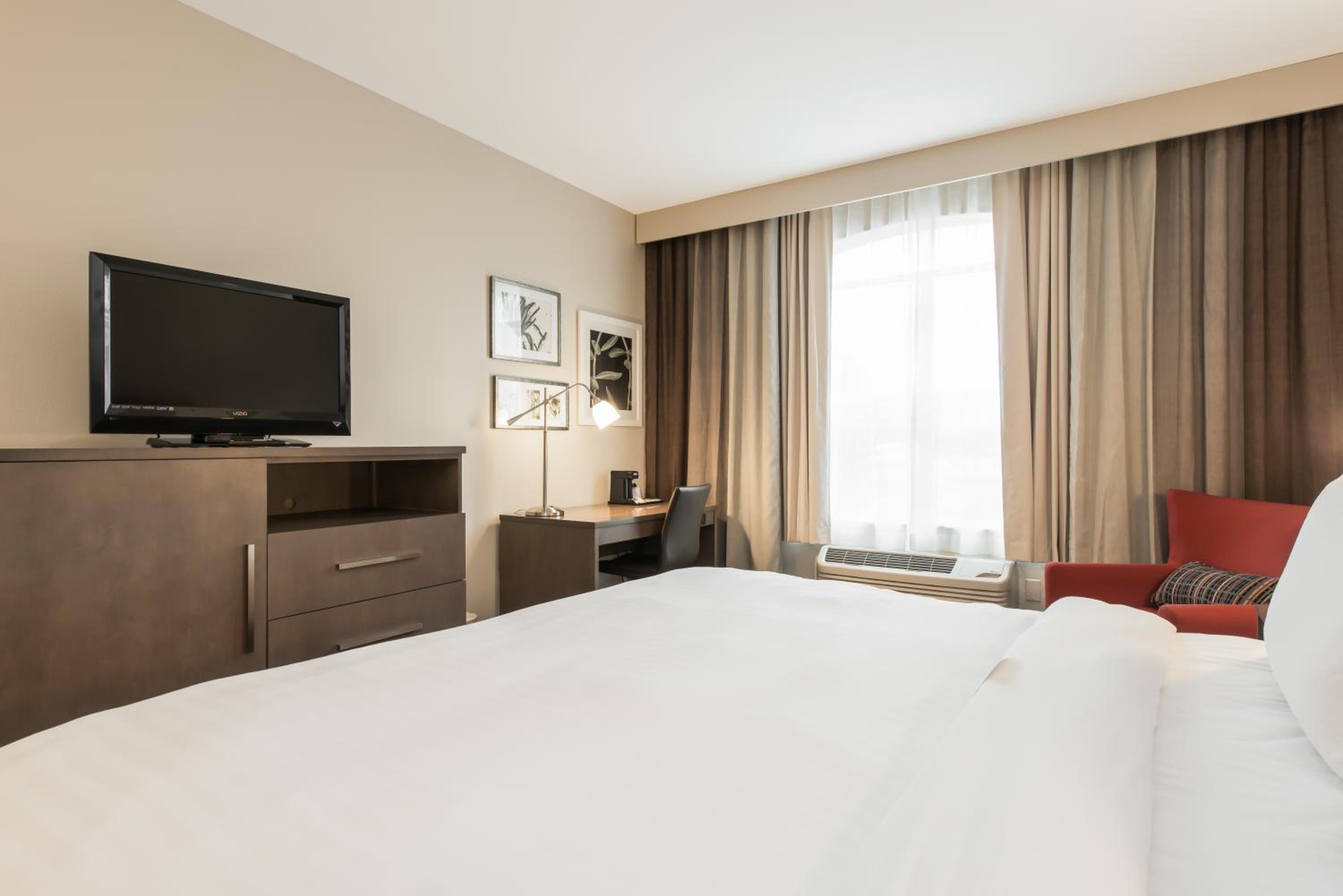 King Room - Non-Smoking - Photo 1