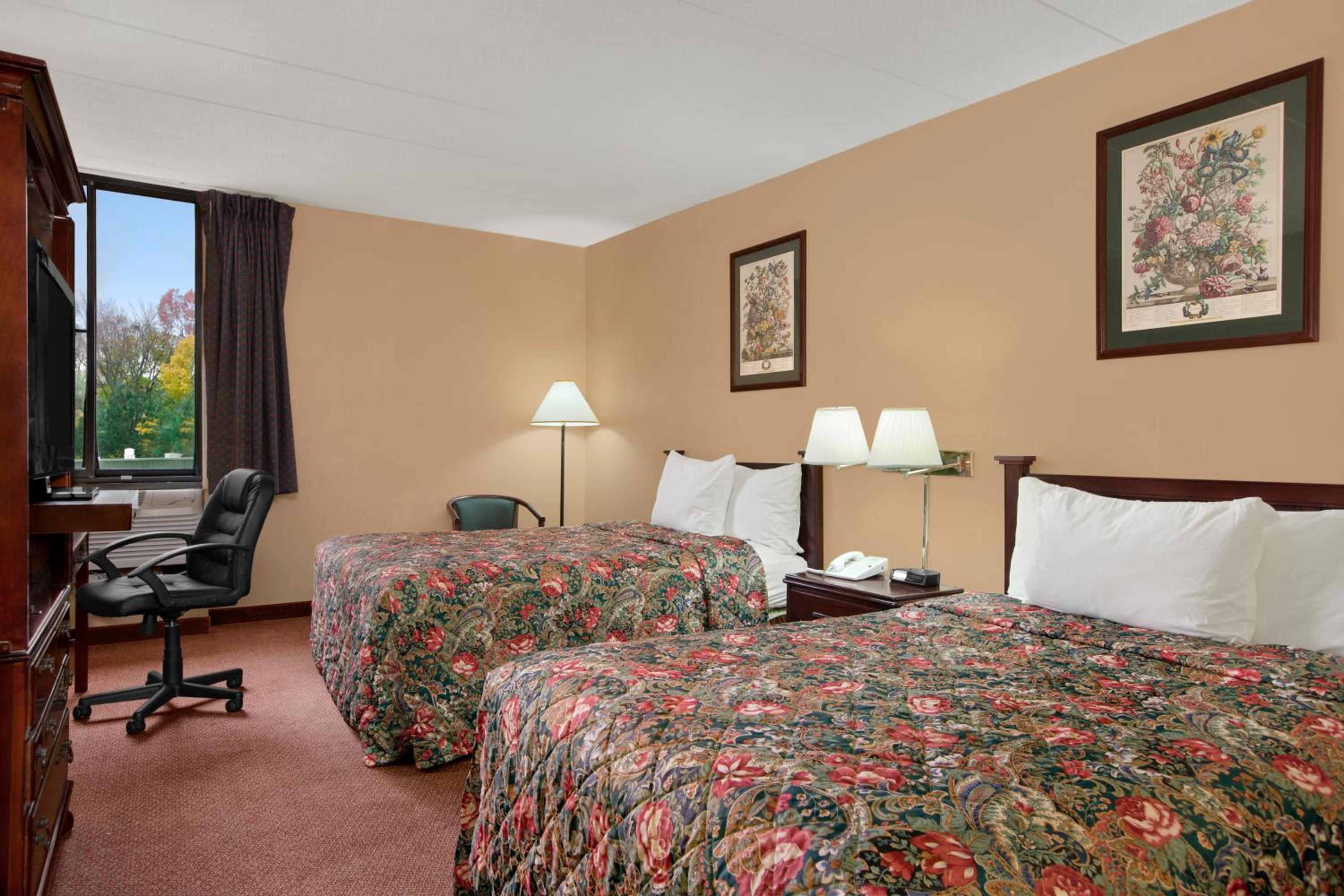 Double Room with Two Double Beds - Non-Smoking - Photo 5