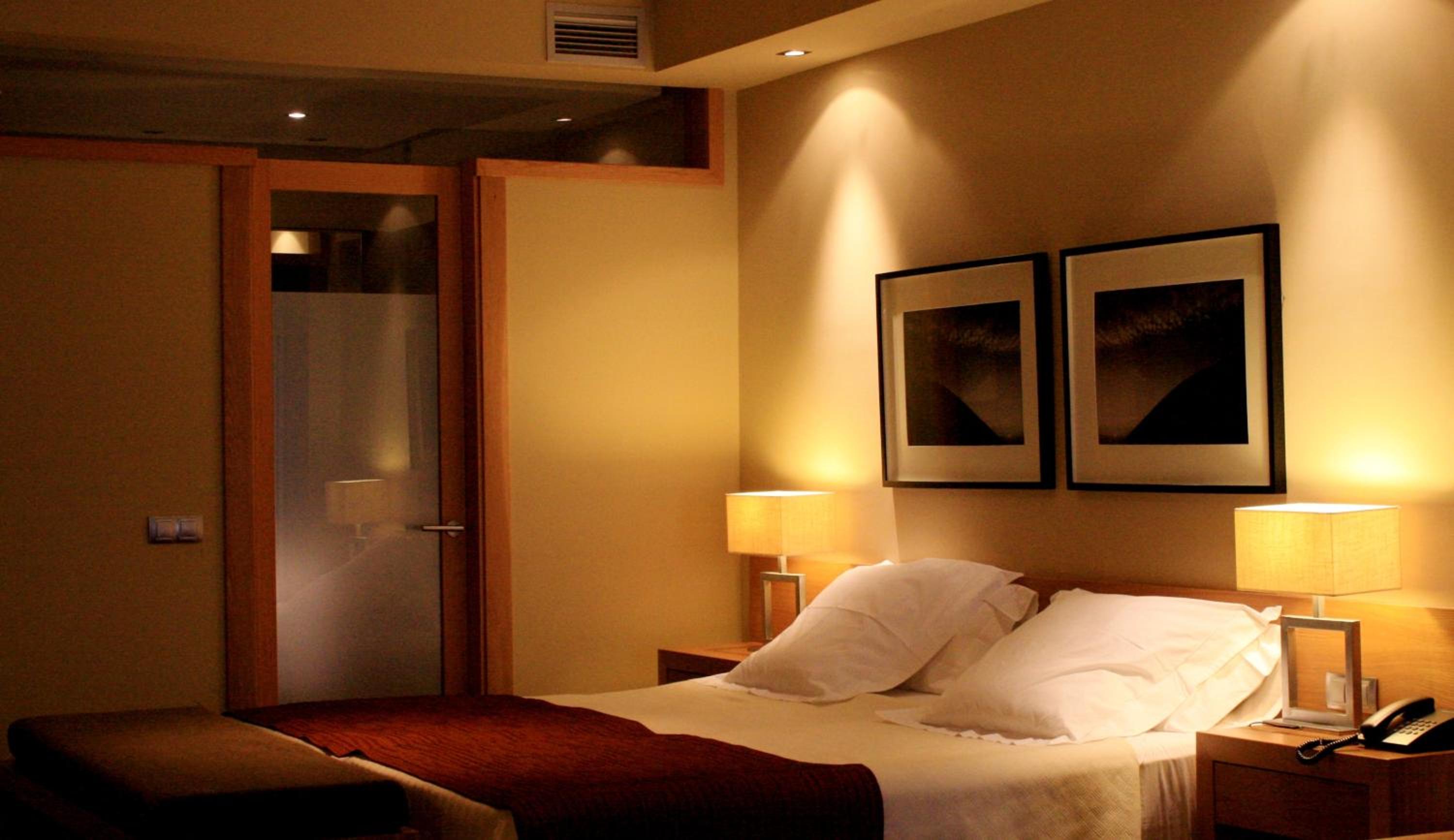 Twin Room with Side Sea View (2 Adults + 1 Child) photo 3