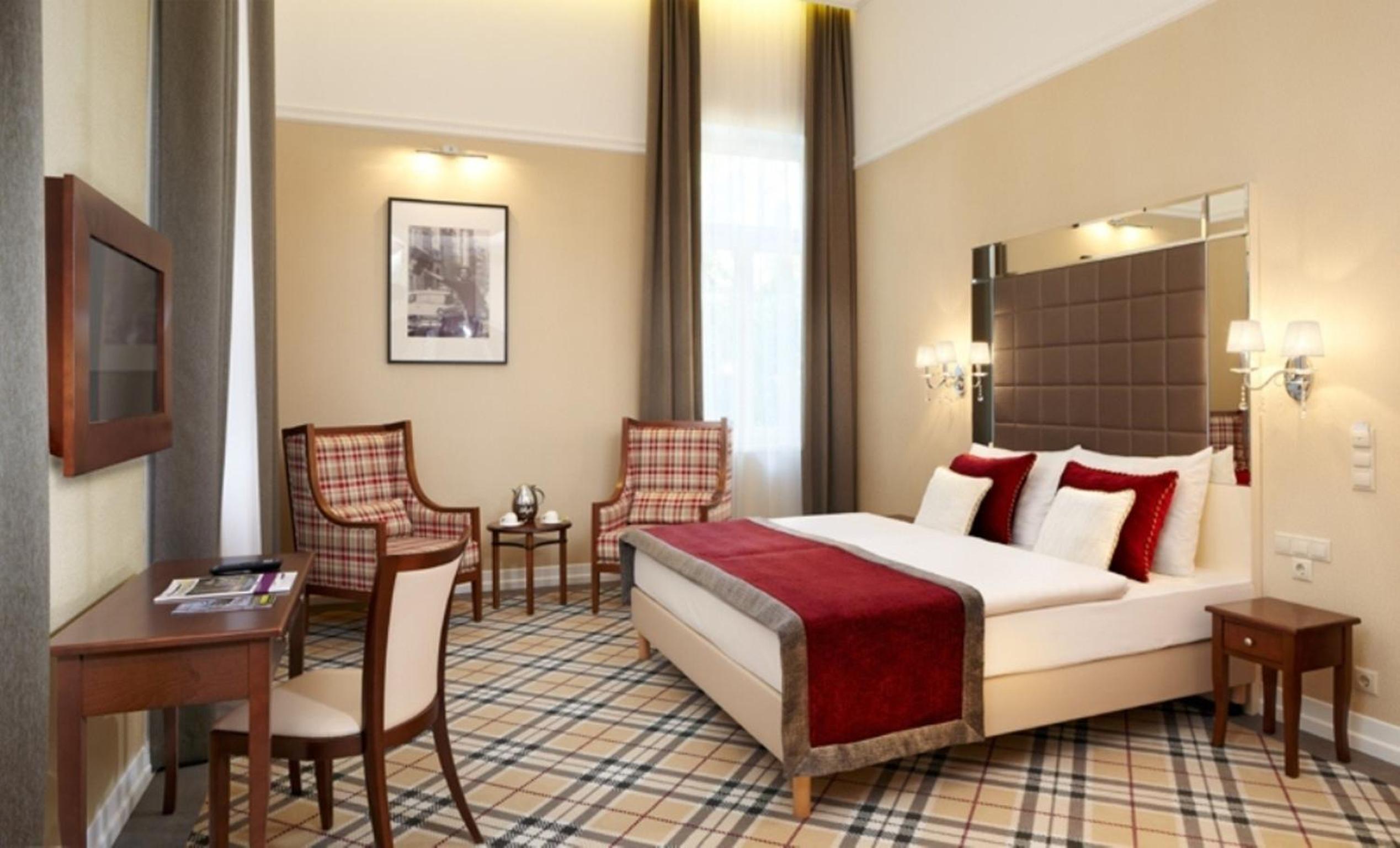 Superior Double Room with City View - Photo 1