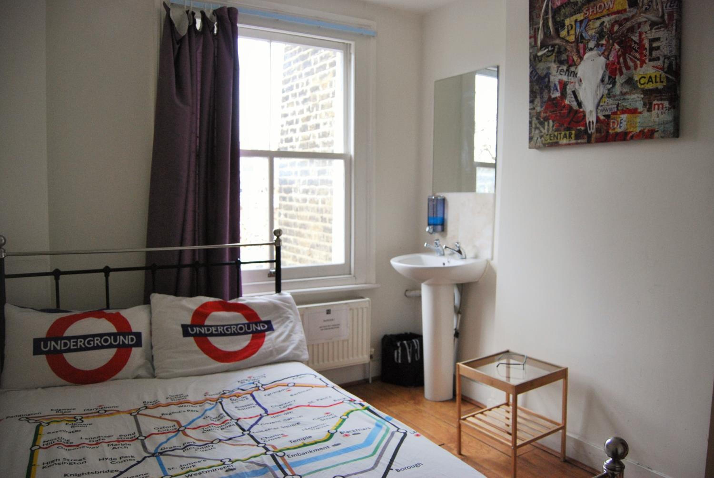 Standard Double Room with Shared Bathroom photo 3